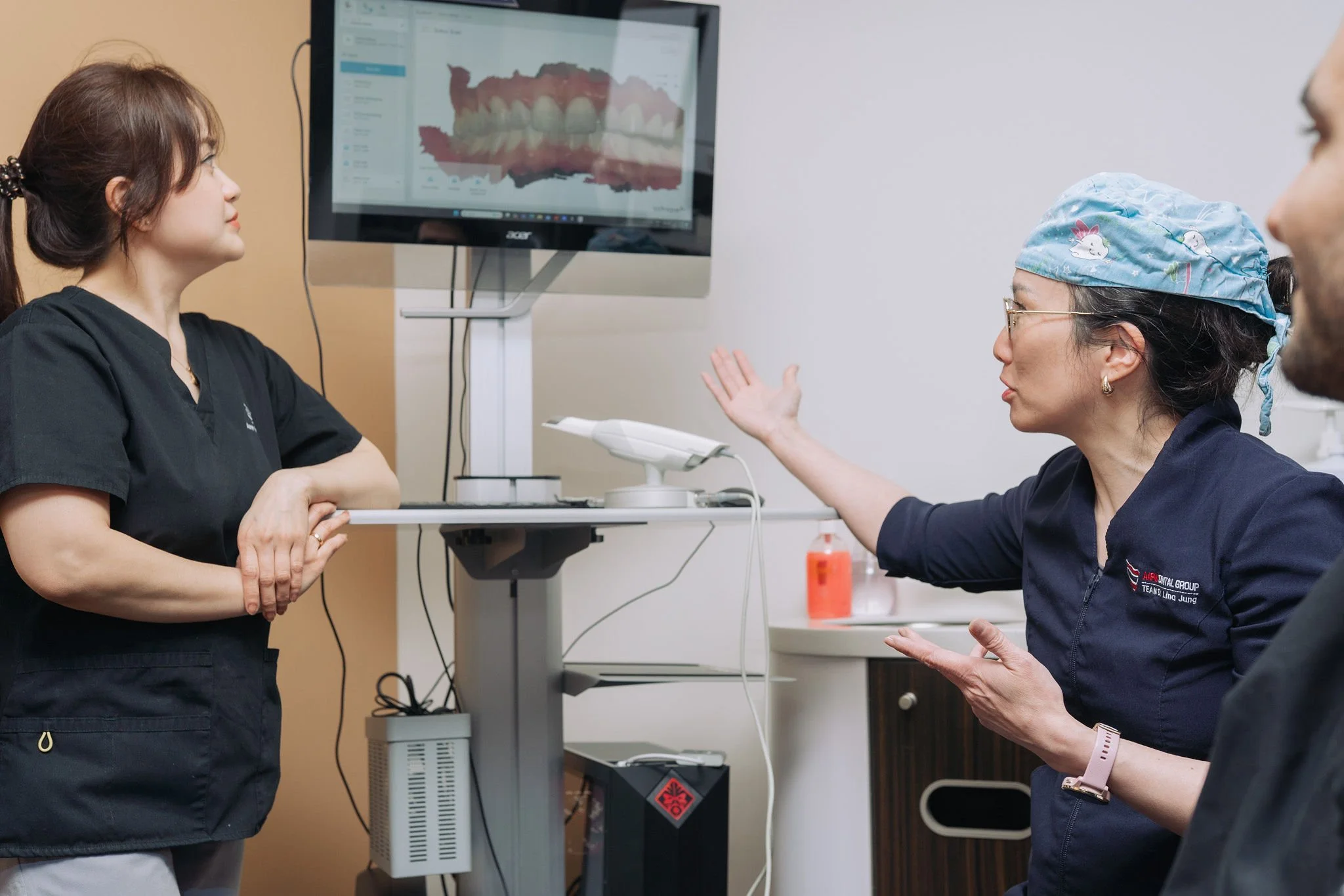 Dentist Dr. Lina Jung showing a scan of a mouth