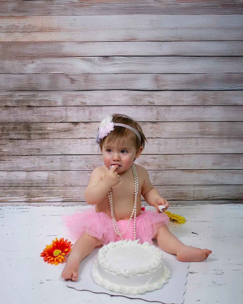 🎂 Turning ONE is a big deal &ndash; and cake smashes are the best kind of fun mess! See today&rsquo;s blog for how I create sweet (and stress-free) cake smash sessions in Marshall MN 🎉
✨Read more: http://www.keelphotography.com/blog/cake-smash-phot