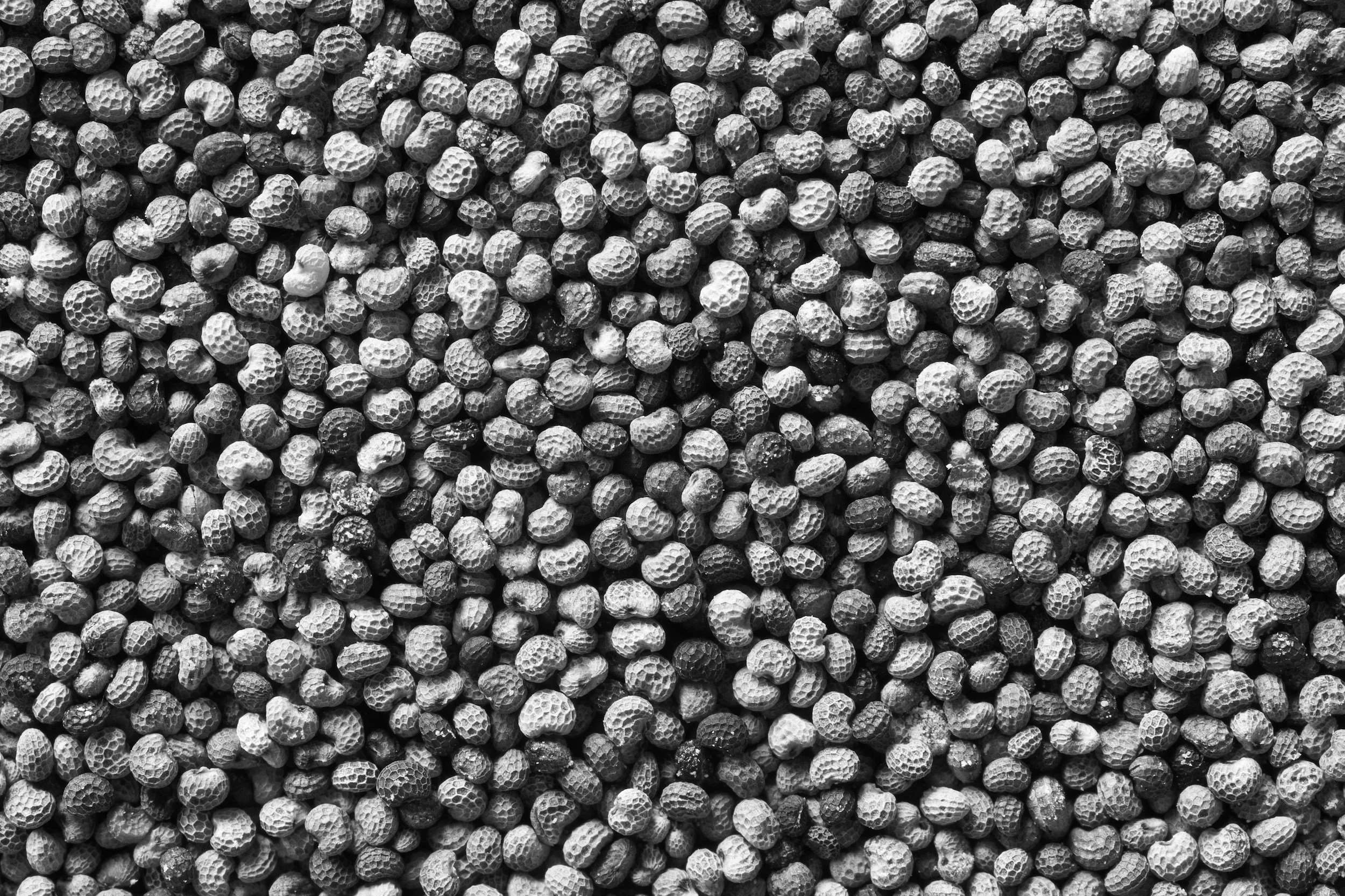 Synthetic fertiliser pellets