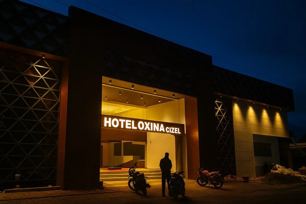 A perfect hotel for a weekend getaway!! Hotel Oxina Cizel with interiors by @urbandotsstudio @sabrishr4 @ashwingunashekar 

#urbandotsstudio #urbandotsinteriors #chennaiarchitects #hoteloxina #kodaihotel #kodaihotels #hotelinteriors #hotelroom #roomi