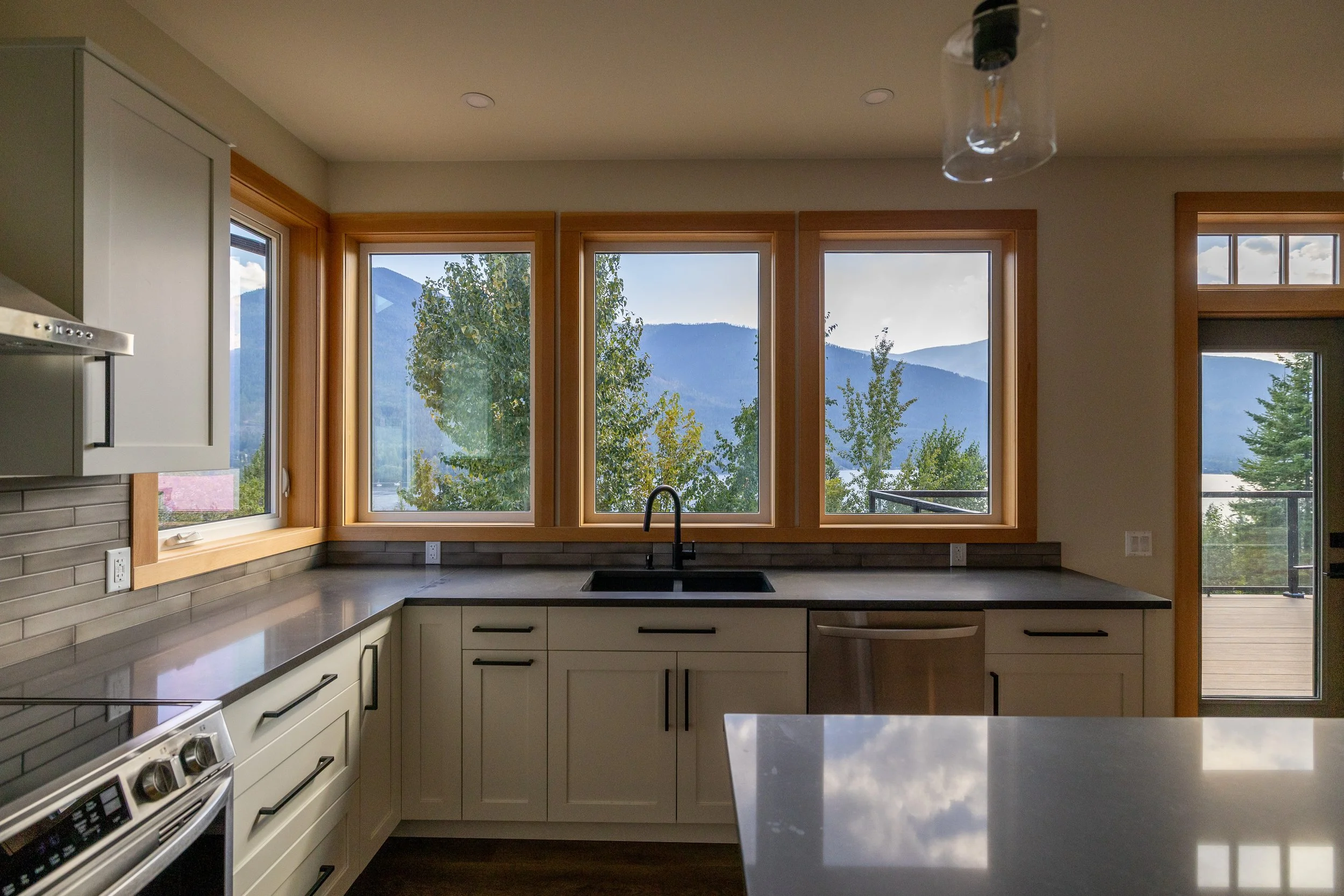 145 Lakeview-006.jpg