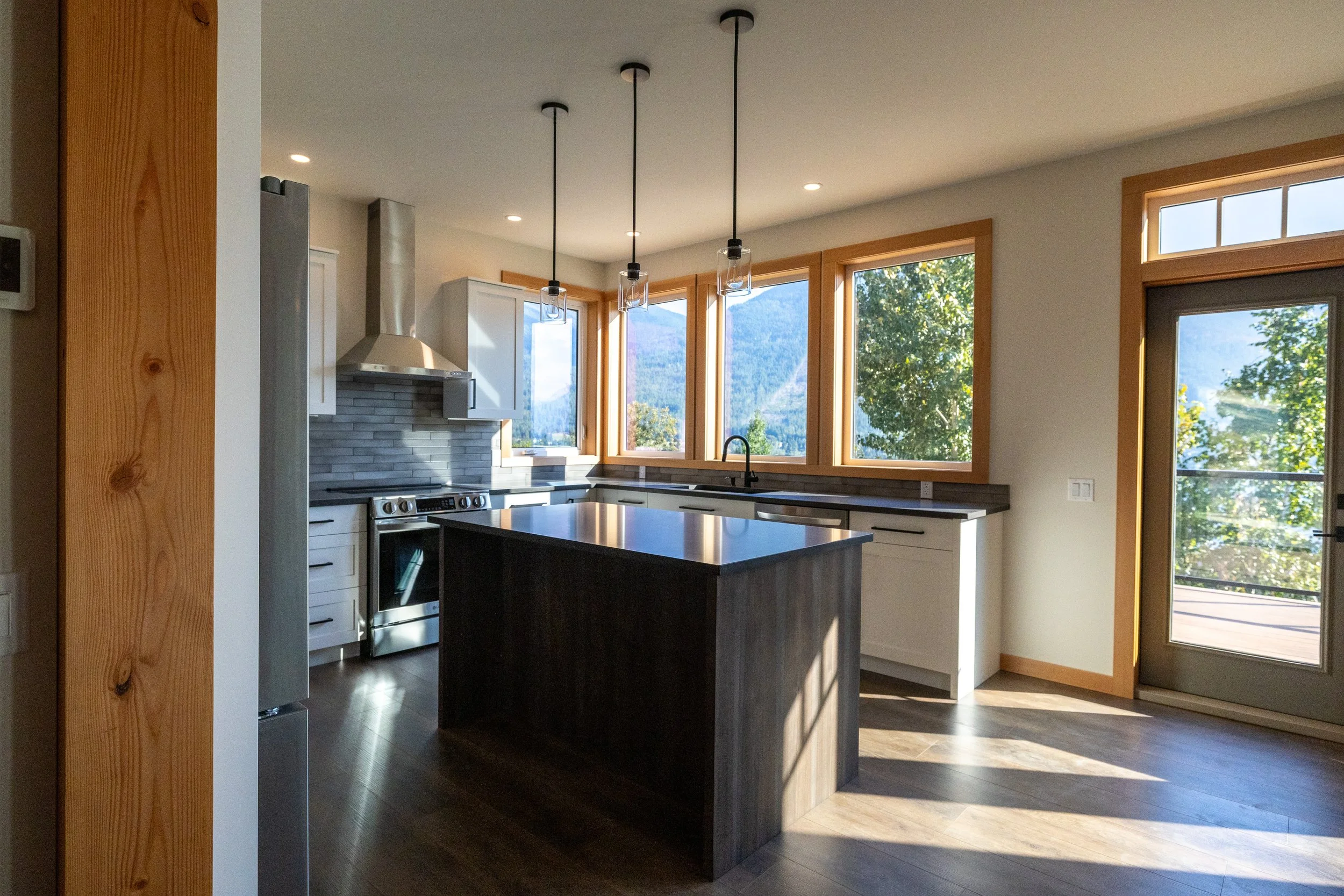 145 Lakeview-004.jpg