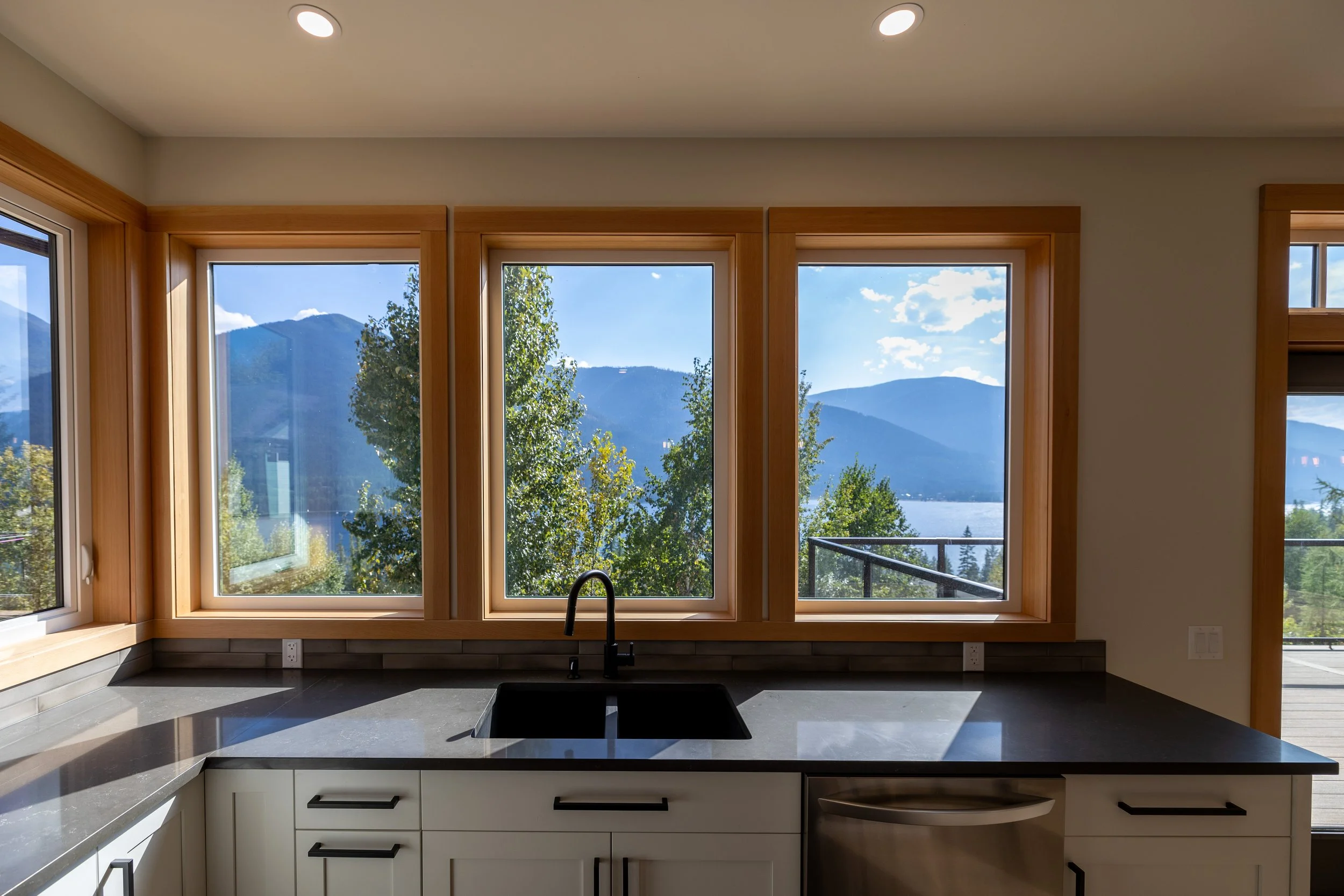 145 Lakeview-007.jpg