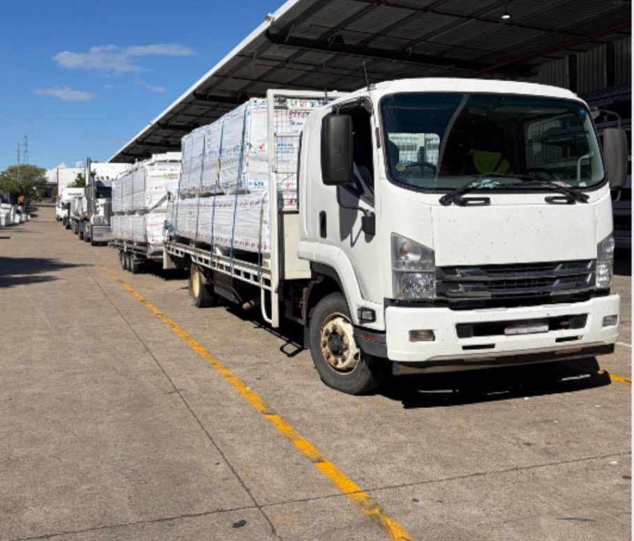 🚛 ➡️ Our in-house freight ensures minimal handling straight from manufacture to site 😎  #benleeconcepts #structuralinsulatedpanels #buildfaster #buildstronger #buildsimpler