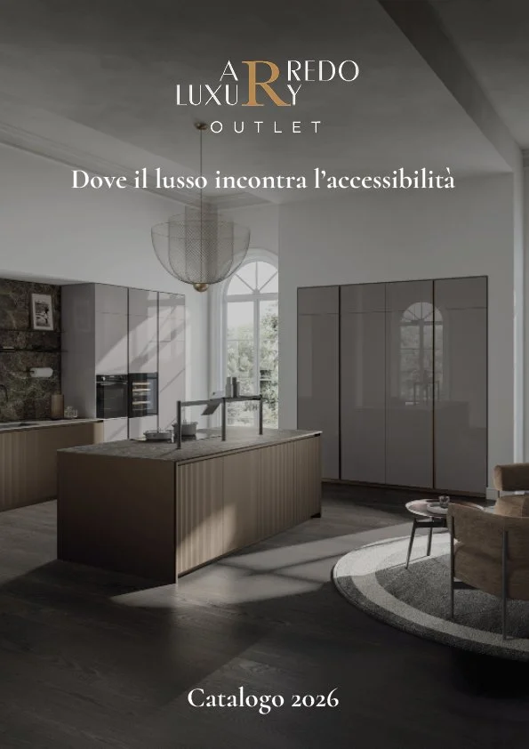 Copertina catalogo 2026 Arredo Luxury Outlet con cucina moderna e isola centrale - design italiano a prezzi outlet
