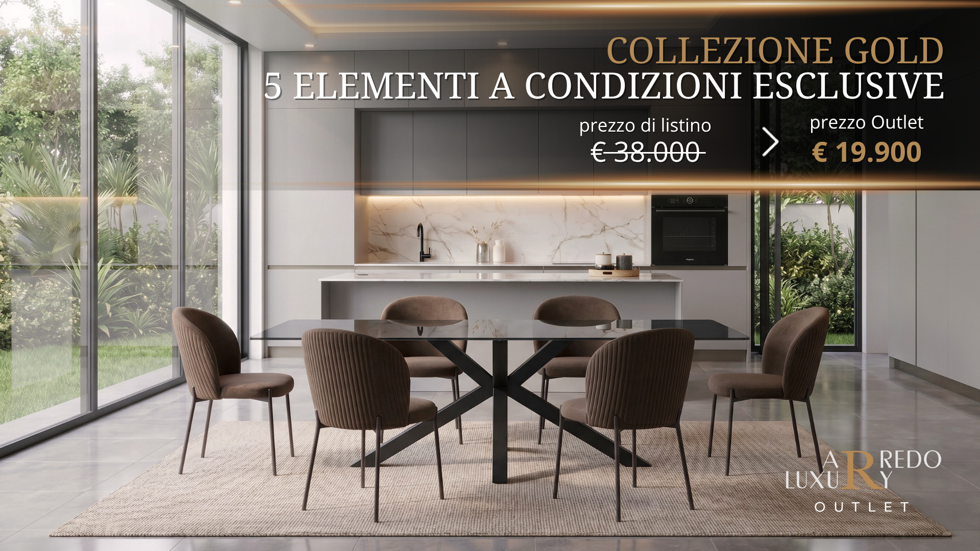Interno moderno di una cucina con grandi finestre che mostrano un giardino verde.