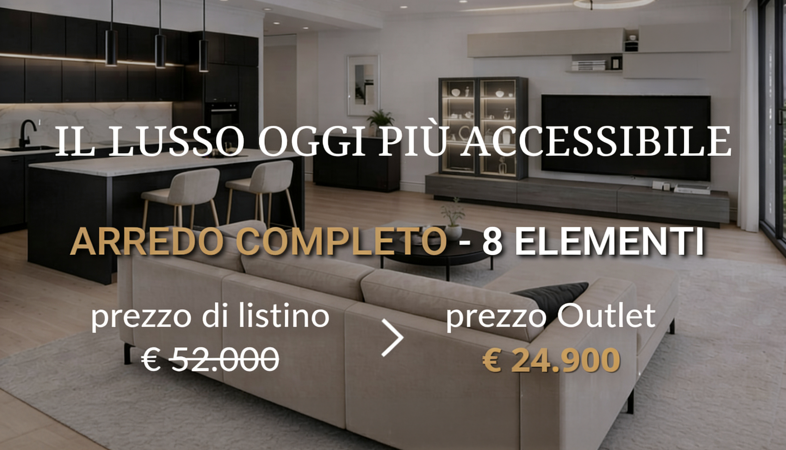 Interno di un soggiorno con cucina moderna, divano beige, televisore e mobile display, con testo pubblicitario sovrapposto.