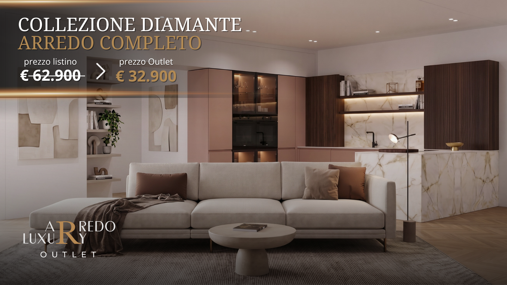 Interno di un soggiorno moderna con divano beige, pareti e mobili rosa e legno scuro, con dettagli di decorazione e illuminazione soffusa.