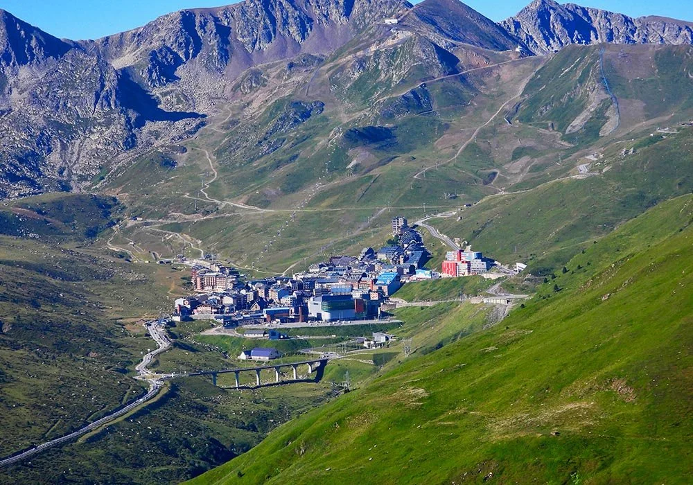 Grup Hiper Pas, la teva destinació shopping d’estiu al Pas de la Casa