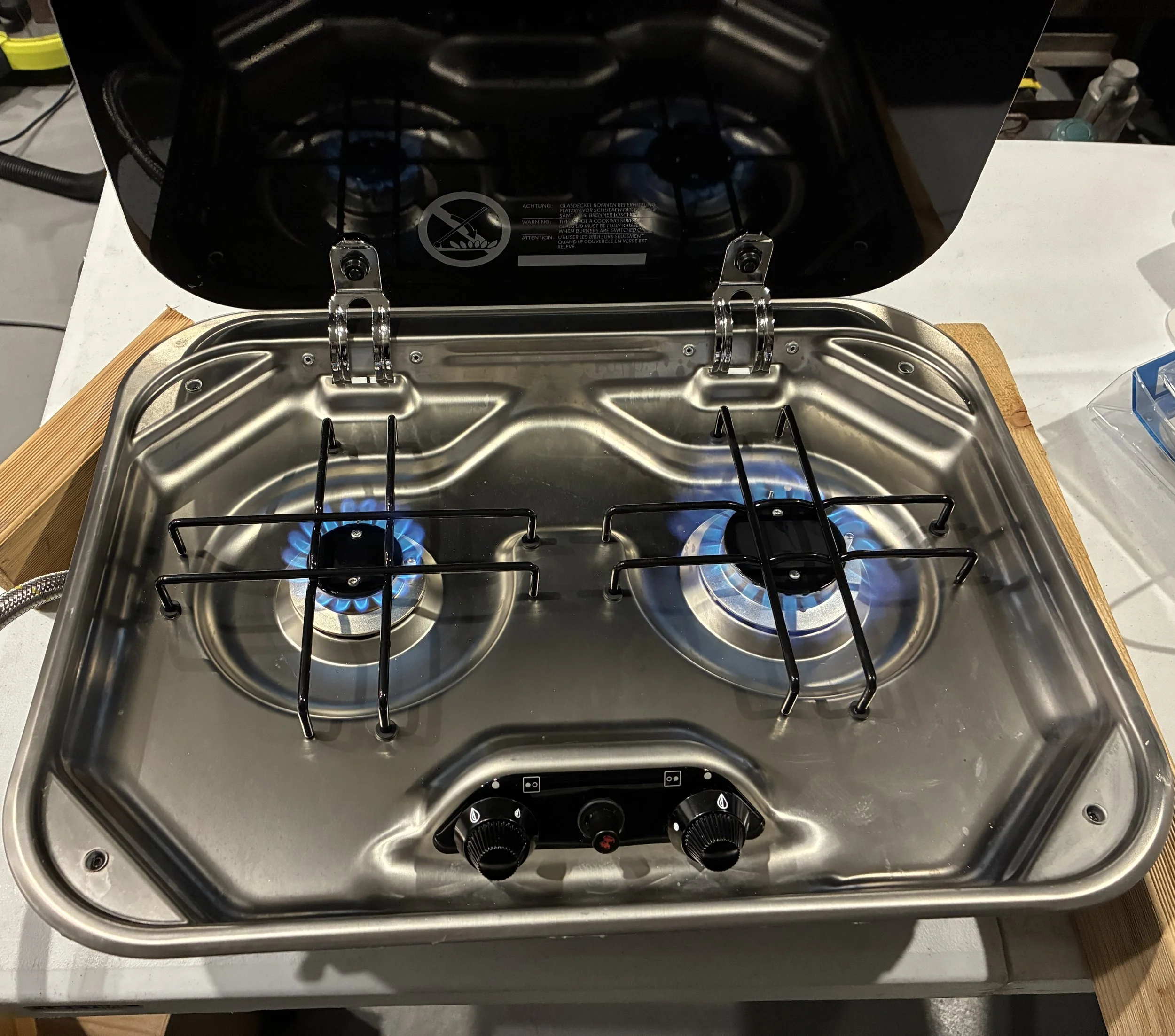 Dometic 2-Burner Drop-In Cooktop with Glass Lid – Compact RV & Marine Gas Stove with 2kg gas bottle