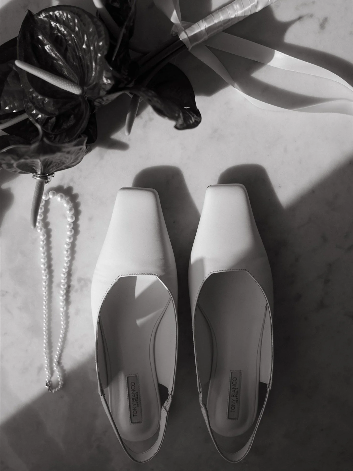 The feel. 

Photographer @renue.studio 
Bride @louspichtig___ 
Florist @avalonflorals 
Dress @shonajoy 
Suit @pjohnsontailors 
Hair &amp; Make Up @mercedesedmondsmua 
Cake @yumbakery.au 
Pizza @francjrs 
Jewellery @xronosfinejewellery 
Content Creati