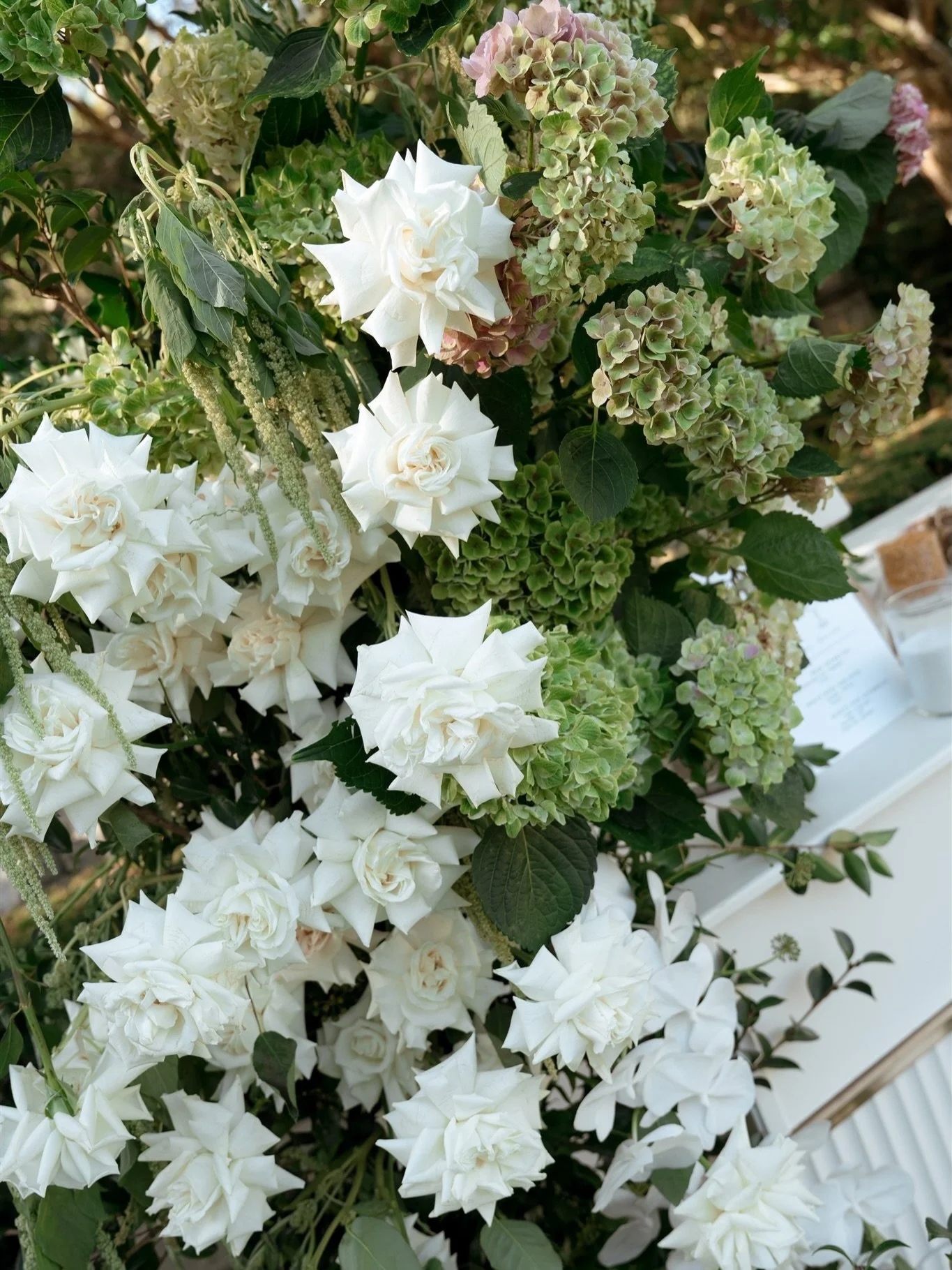 Florals &amp; drinks&hellip;

THE TEAM 
Venue @braesideestategc 
Stylist &amp; florist @ivybleu.com.au 
Dress @theartofbridalau 
Make up &amp; hair @amandahigl_hairandmakeup 
Signage &amp; stationary @signedwithlove.com.au 
Cake @thecakethatateparis 