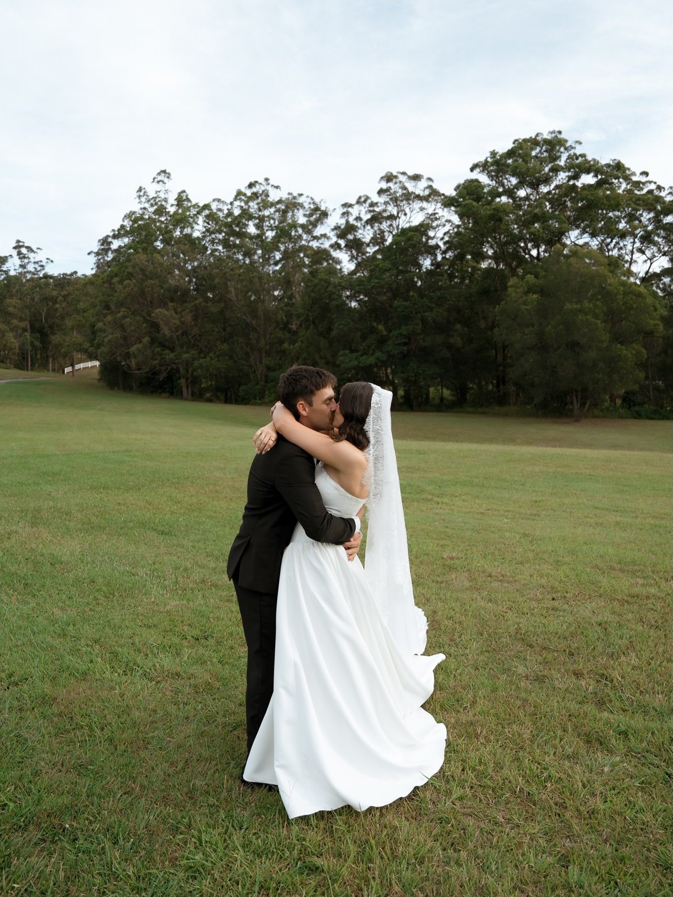 Winter sunset feels with these two&hellip;

Venue @goldcoastfarmhouse 
Bride &amp; Groom @gabbydansie @jayden__kiss 
Photographer @renue.studio 
Dress @mwlbride 
Celebrant @marriedbyjake 
Florist @babushkafloral 
Make Up @madiwolfemua 
Suits @peterja