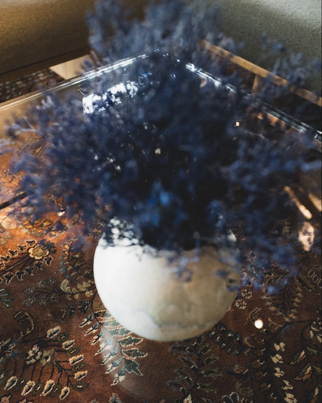 Detailliebe ist, wenn die richtigen Materialien am richtigen Ort mit den richtigen Farben und dem richtigen Licht kombiniert werden&hellip; Hach. 

Wir sind stolz, wie gut das im @hotelkarlaugust in Zusammenarbeit mit @katjareiter_interior gelungen i