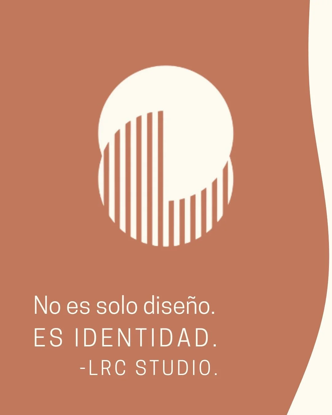 No creo en las marcas vac&iacute;as. Creo en las historias que conectan, en el dise&ntilde;o con prop&oacute;sito, en la comunicaci&oacute;n que respira esencia y cercan&iacute;a.

Despu&eacute;s de 15 a&ntilde;os creando estrategias y construyendo m