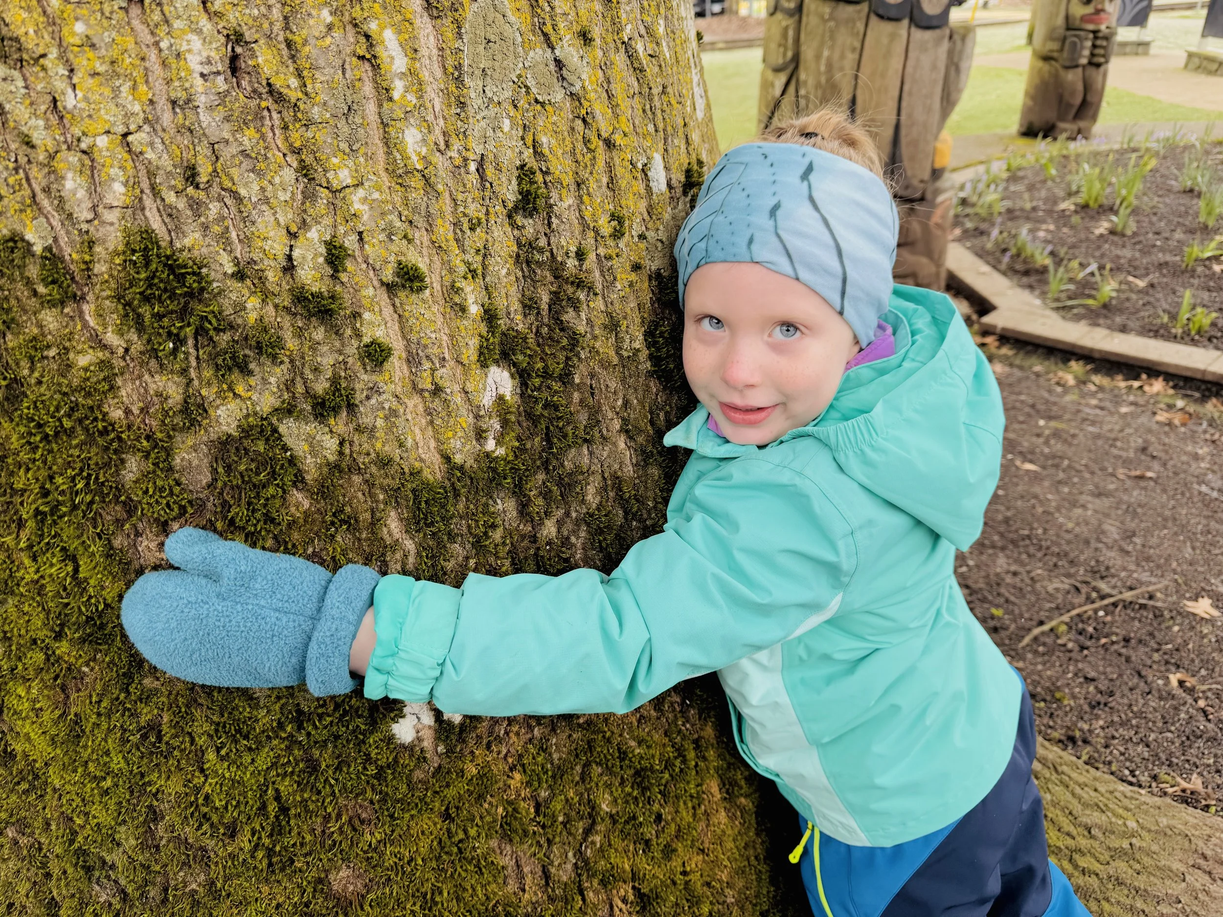 1. Little Explorers on a Big Island