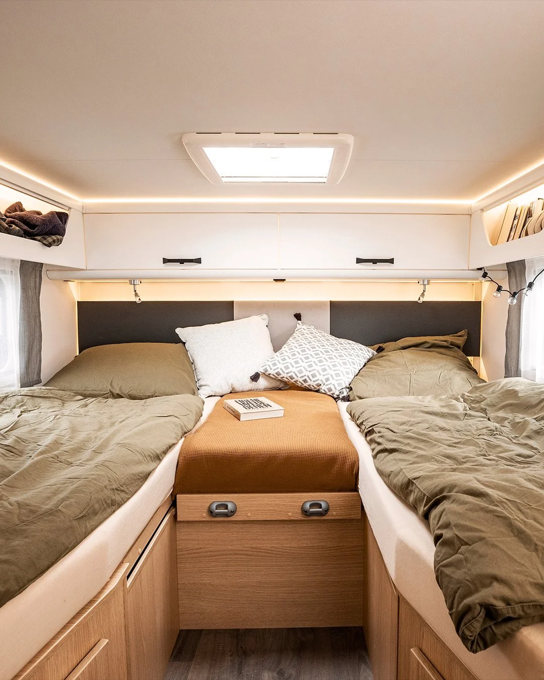 Winter drau&szlig;en &ndash; warm &amp; cozy drinnen. ❄️🔥

Im SUNLIGHT T 670 S sorgt die Wohnwelt Adventure mit ihrem klaren, kontraststarken Interieur f&uuml;r echtes Wohlf&uuml;hlfeeling an kalten Tagen.

Mehr Platz f&uuml;r guten Schlaf: Die &uum