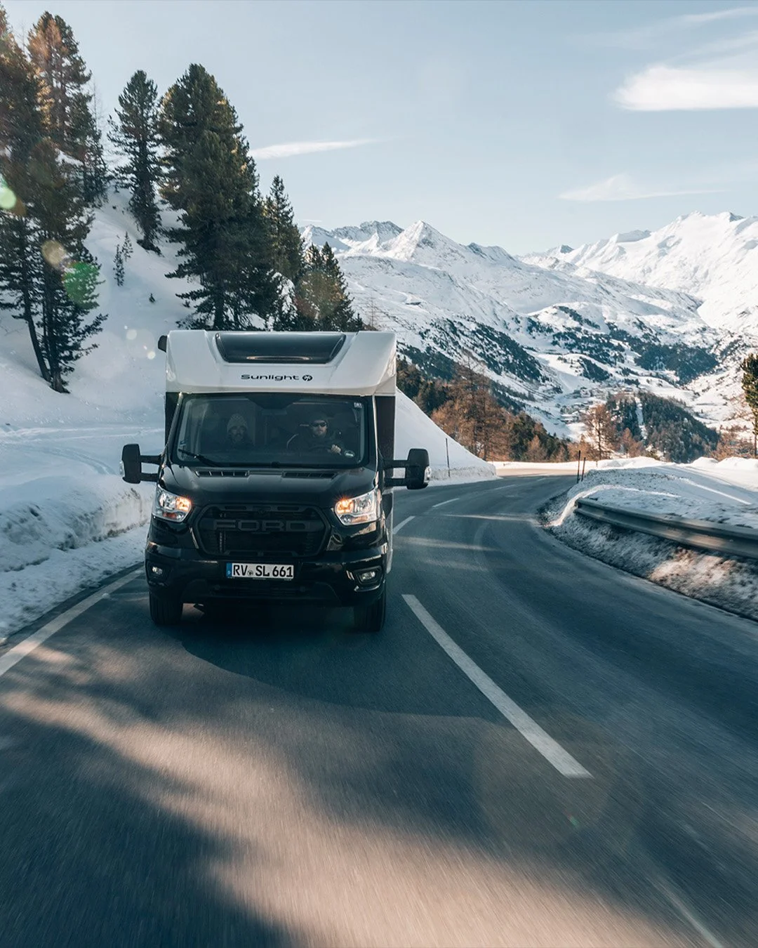 Winter ist kein R&uuml;ckzug &ndash; Winter ist Abenteuer. ❄️🚐

Der SUNLIGHT T 670 S begleitet dich zuverl&auml;ssig durch Schnee, K&auml;lte und klare Wintertage. Mit seinem starken, wintertauglichen Handling auf Ford Chassis findest du auch Spots,