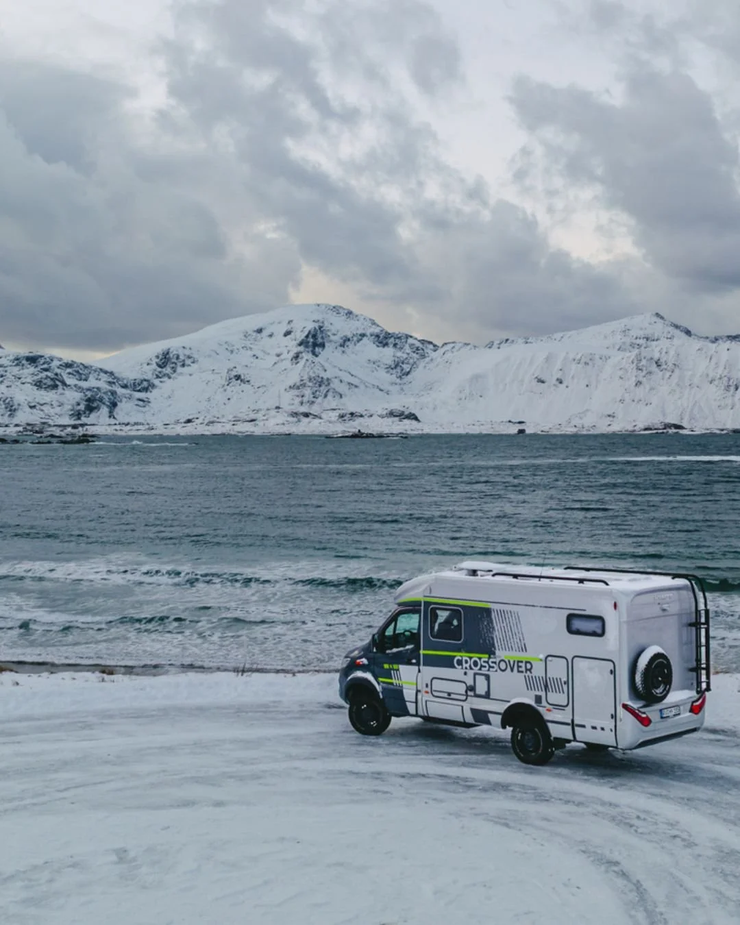 Der HYMER ML-T CrossOver vereint Eleganz und Funktionalit&auml;t f&uuml;r Reisende, die das Besondere suchen. 🚐 

Lass dich von seinem ikonischen Design inspirieren und genie&szlig;e den Komfort, den dieses Modell zu bieten hat &ndash; egal, wohin d