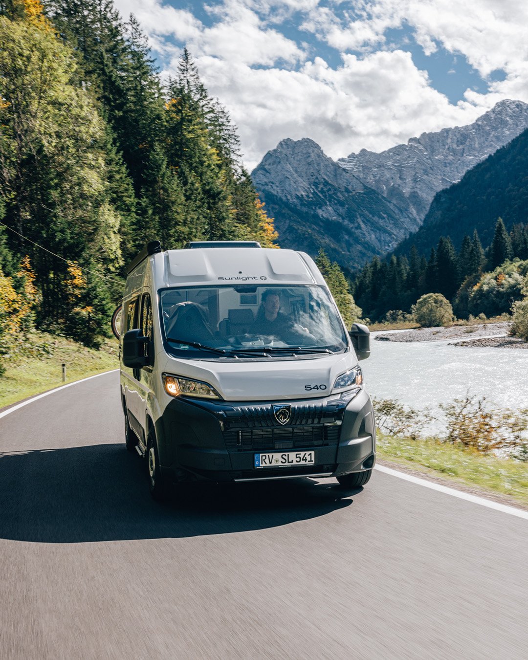 Dein Einstieg in die Welt des Vanlife. 🚐✨

Der CLIFF 540 auf Peugeot Basis &uuml;berzeugt mit durchdachter Ausstattung und allem, was du f&uuml;r entspanntes Unterwegssein brauchst.

✔️ Kompakte Ma&szlig;e: 
L&auml;nge :5,41 Meter, Breite: 2,05 Mete