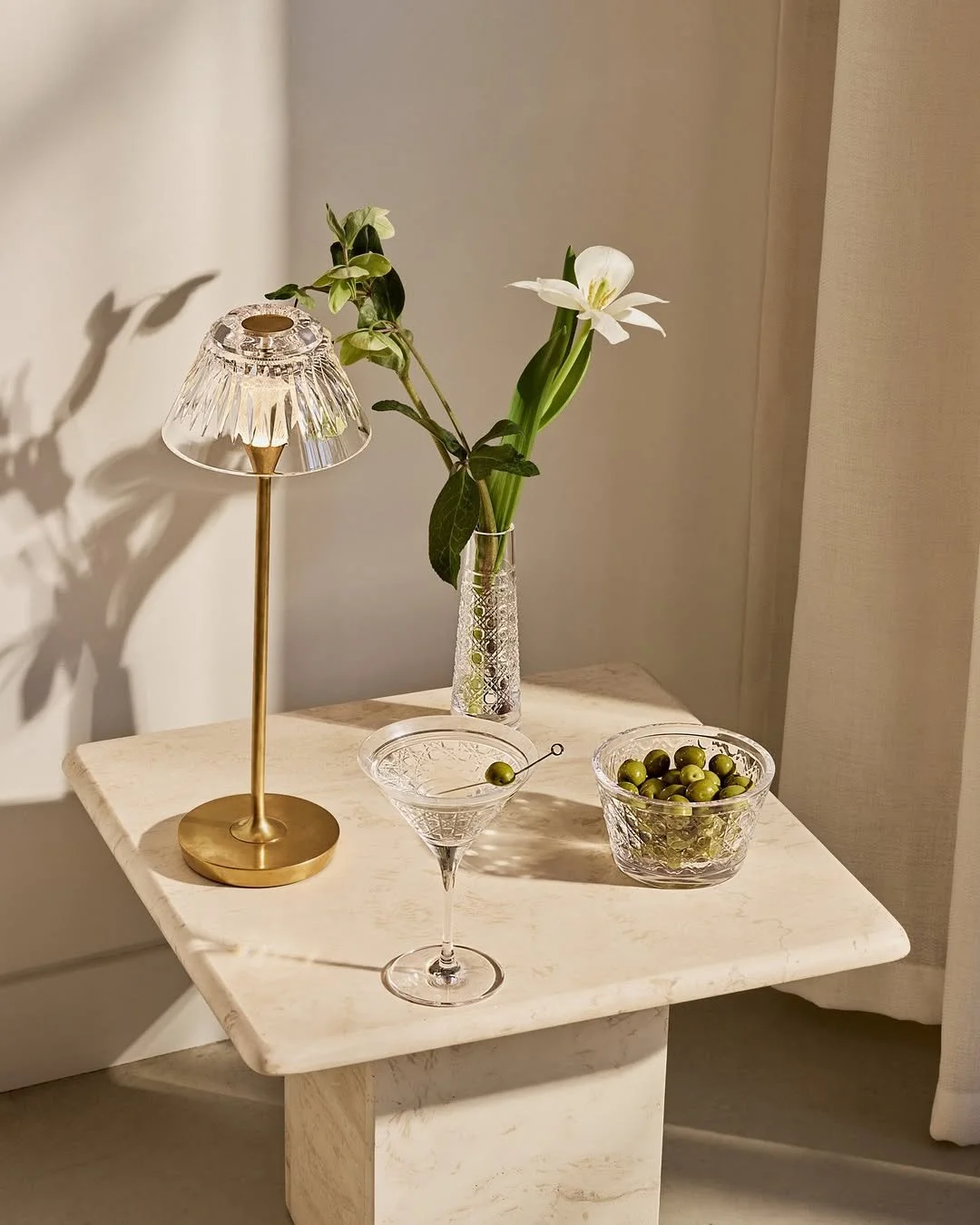Melding crystal with light, this collaboration brings together the clarity and craft of @waterford with the innovative eye of @visualcomfort  and @visualcomforteu

Featured is the Waterford &times; Visual Comfort Blaze Rechargeable Table Lamp.