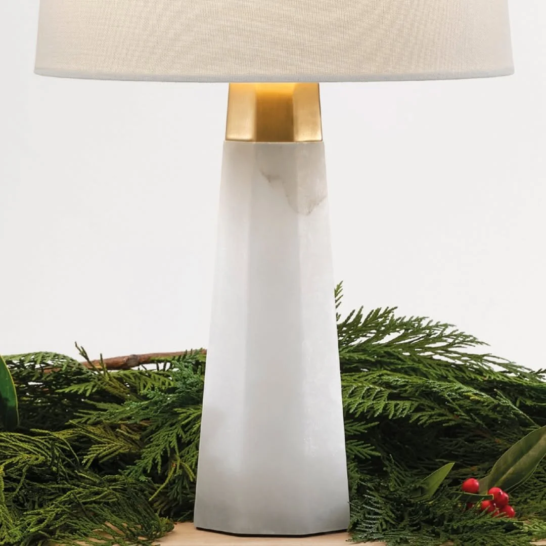 The Olsen Cordless Accent Lamp by @aerin for @visualcomfort and @visualcomforteu reimagines one of our best sellers with modern freedom in mind. Its faceted alabaster base introduces subtle dimension and material depth, paired with a tailored shade t