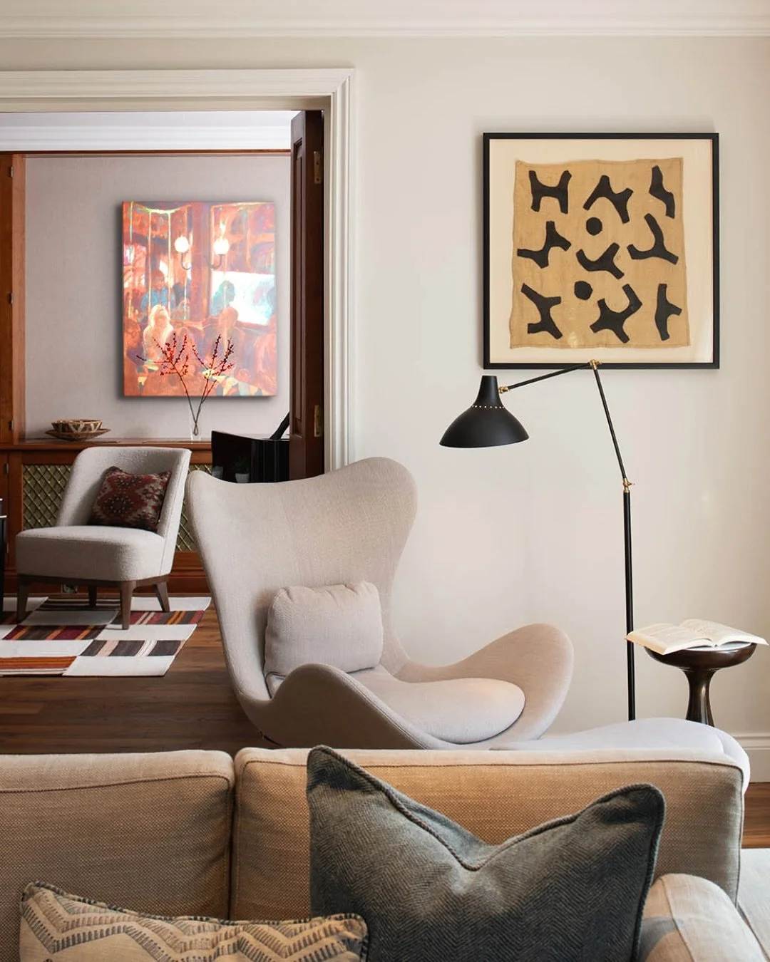 Some pieces are designed to stand out, while others quietly complete a room. The Charlton Floor Lamp by @aerin 
for @visualcomfort and @visualcomforteu  does the latter with effortless elegance. Featured in this refined interior by @moretti_interior_