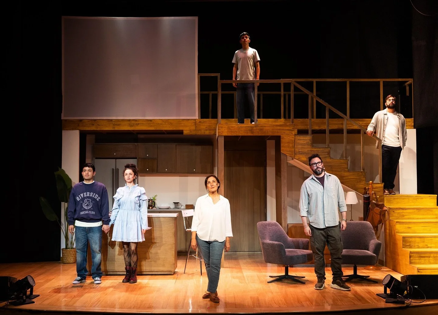 Familia, amor, esperanza. 💜

Casi Normales, el musical ganador del Premio Pulitzer, llega por primera vez en Colombia. Esta historia nos ense&ntilde;a cada d&iacute;a que no existe lo &ldquo;normal&rdquo;, sino solo lo casi normal: la valent&iacute;