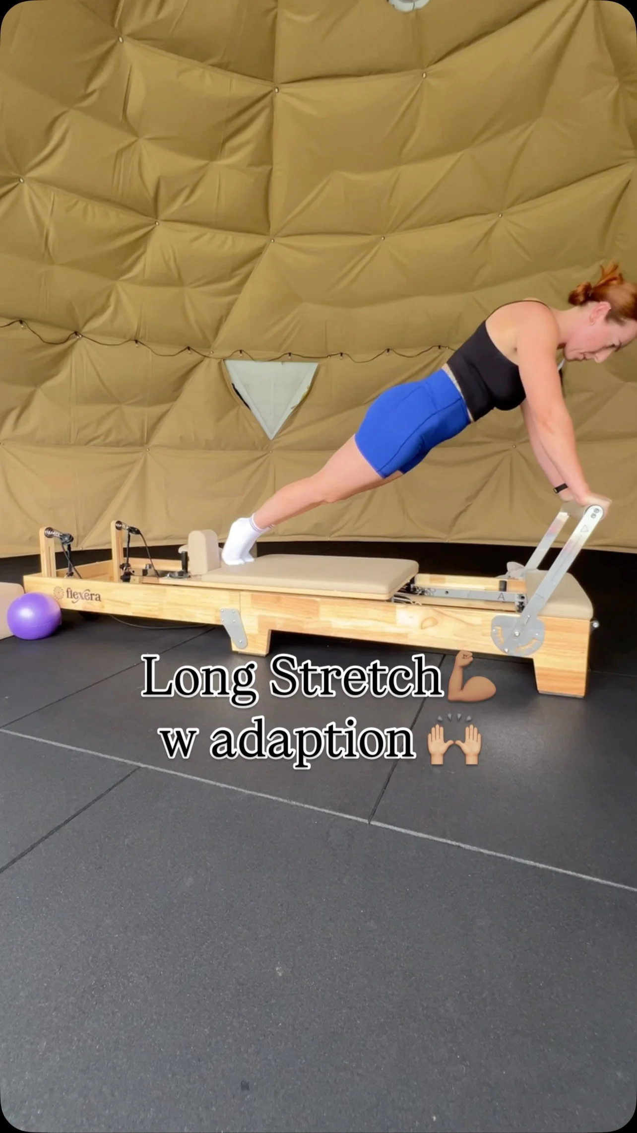 ✨ Long Stretch ✨
One move, total body strength. 💪
The version on your knees is a great way to build control, stability, and confidence before progressing to the full variation up on the toes. Both challenge your core, shoulders, glutes, and legs&md