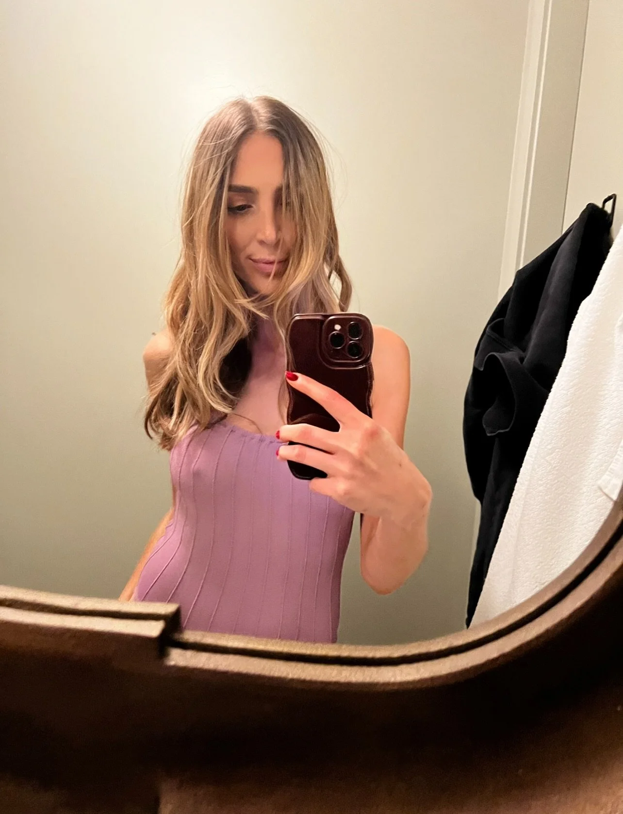 A round up of what I love:
-Sauna + cold plunge since your girl is very cold rn
-CASHEW DUH 
-Homemade tacos with @sobremasanyc tortillas 
-Cashew again but this time as a French maid for the puppy parade 🥹
-The Buffalo Cauliflower bites that I post