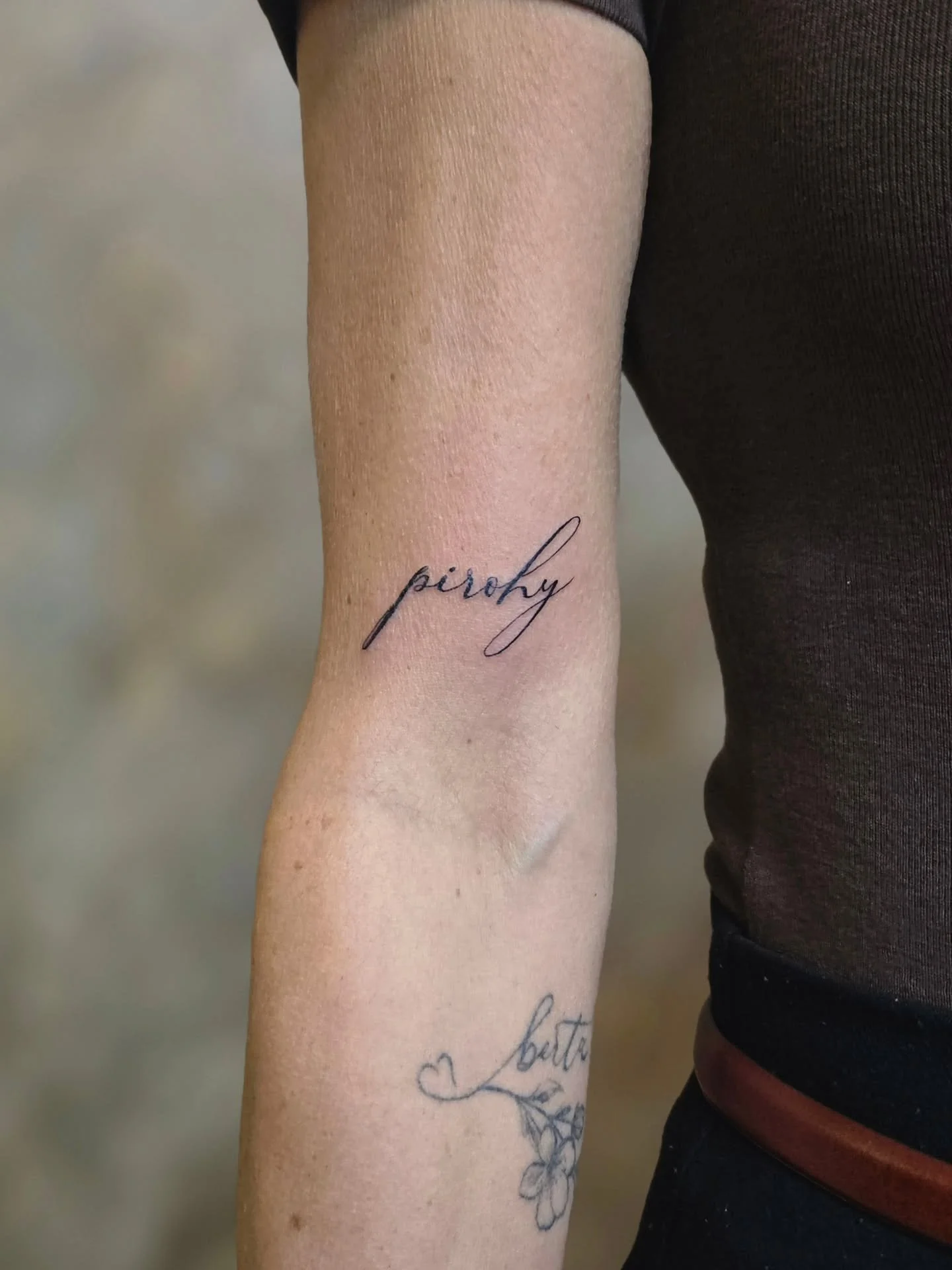 Some smaller and some finline Tattoos I did lately✨️
#tattooaddict#inkaddict#inked#tattoolove#tattoozürich#tattooswitzerland#fineline#finelinetattoo#smalltattoo#ghiblitattoo#lettering#letteringtattoo#tattooinspiration#tattooidea#inkedup#inklife