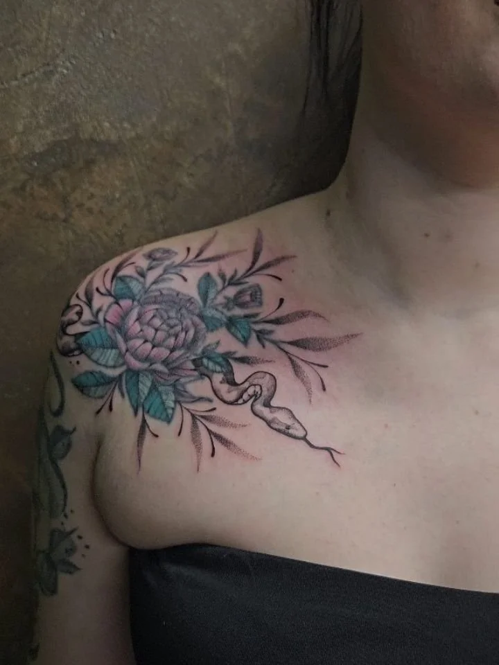 Reworked and added parts to an old colour tattoo🐍

Another fun customproject with Tamara🫶🏼🖤

#tattoolove#tattooaddict#inkinspiration#custumtattoo#inked#tattoo#inkedgirls#tattooart#tattooartist#tattooidea#tattooz&uuml;rich#inkaddict#inktattoo