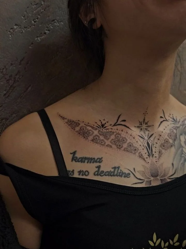 Custom ornamental chest piece for Jessica🖤
Thank you for your trust☀️

#custumtattoo#chesttattoo#inked#tattooidea#dotworktattoo