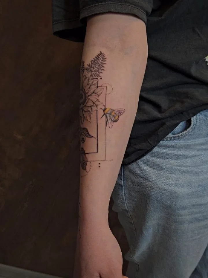 Custom fineline sunflower tattoo for Alene🌻

This was so much fun to do🖤

#customtattoo#finelinetattoo#floraltattoo#sunflowertattoo#tattooinspiration