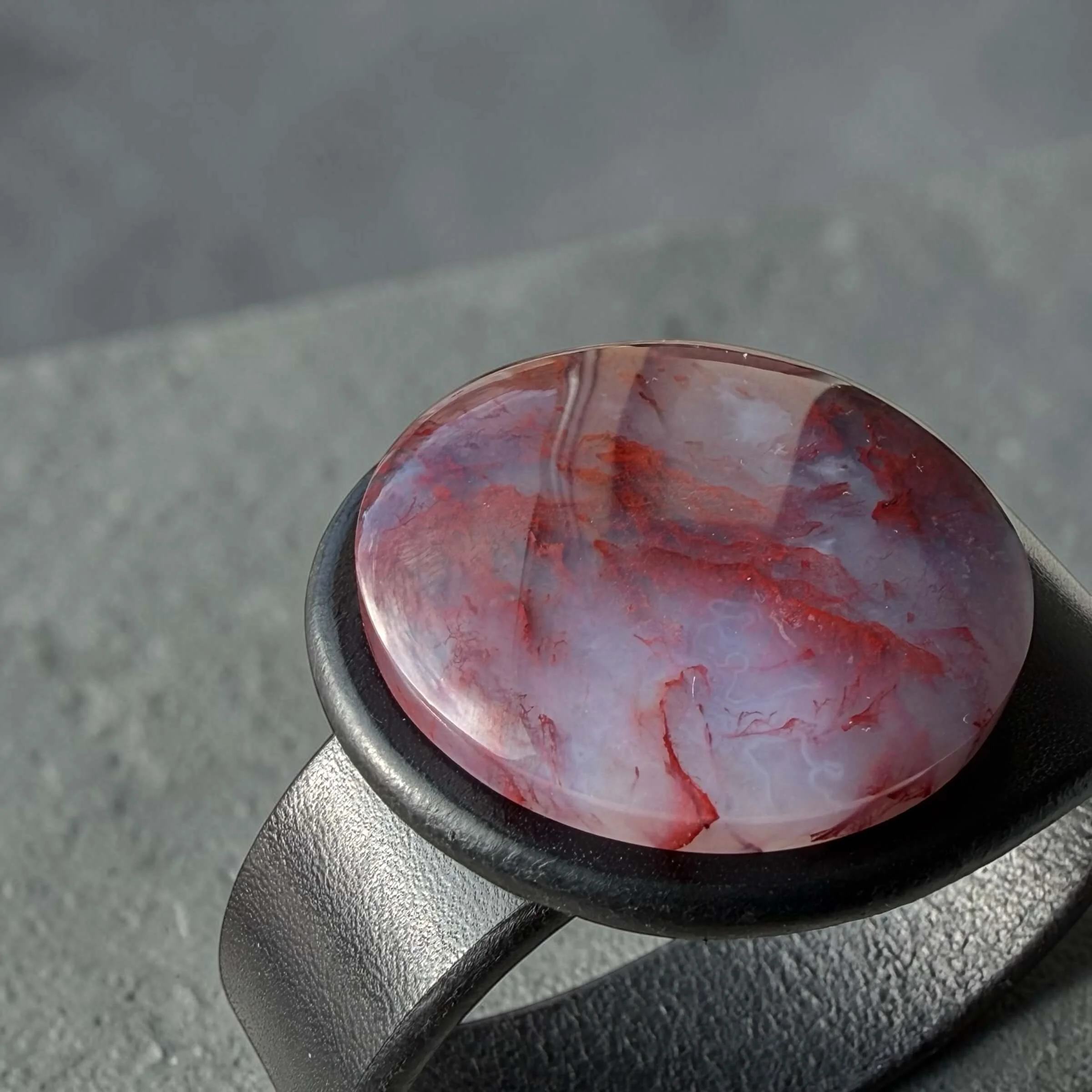red-moss-agate-leather-bracelet-closeup-freak-like-me.JPG