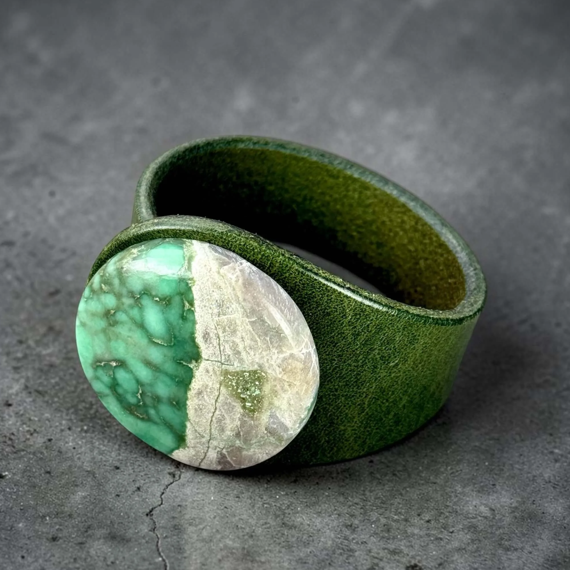 natural-variscite-green-leather-bracelet-side-view-by-freak-like-me.png