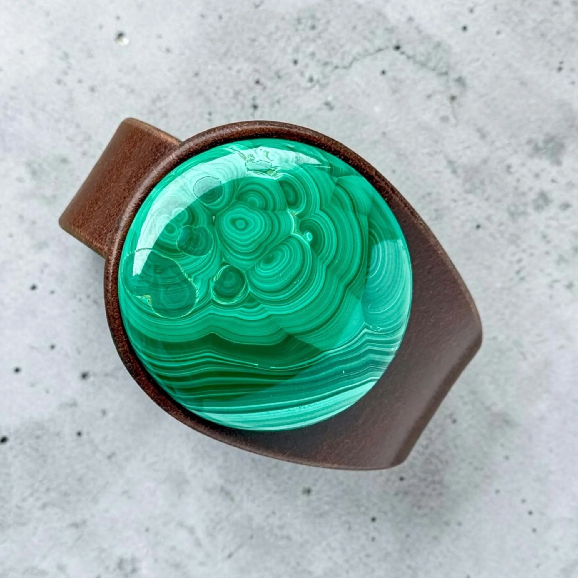 natural-malachite-brown-leather-gemstone-bracelet..png