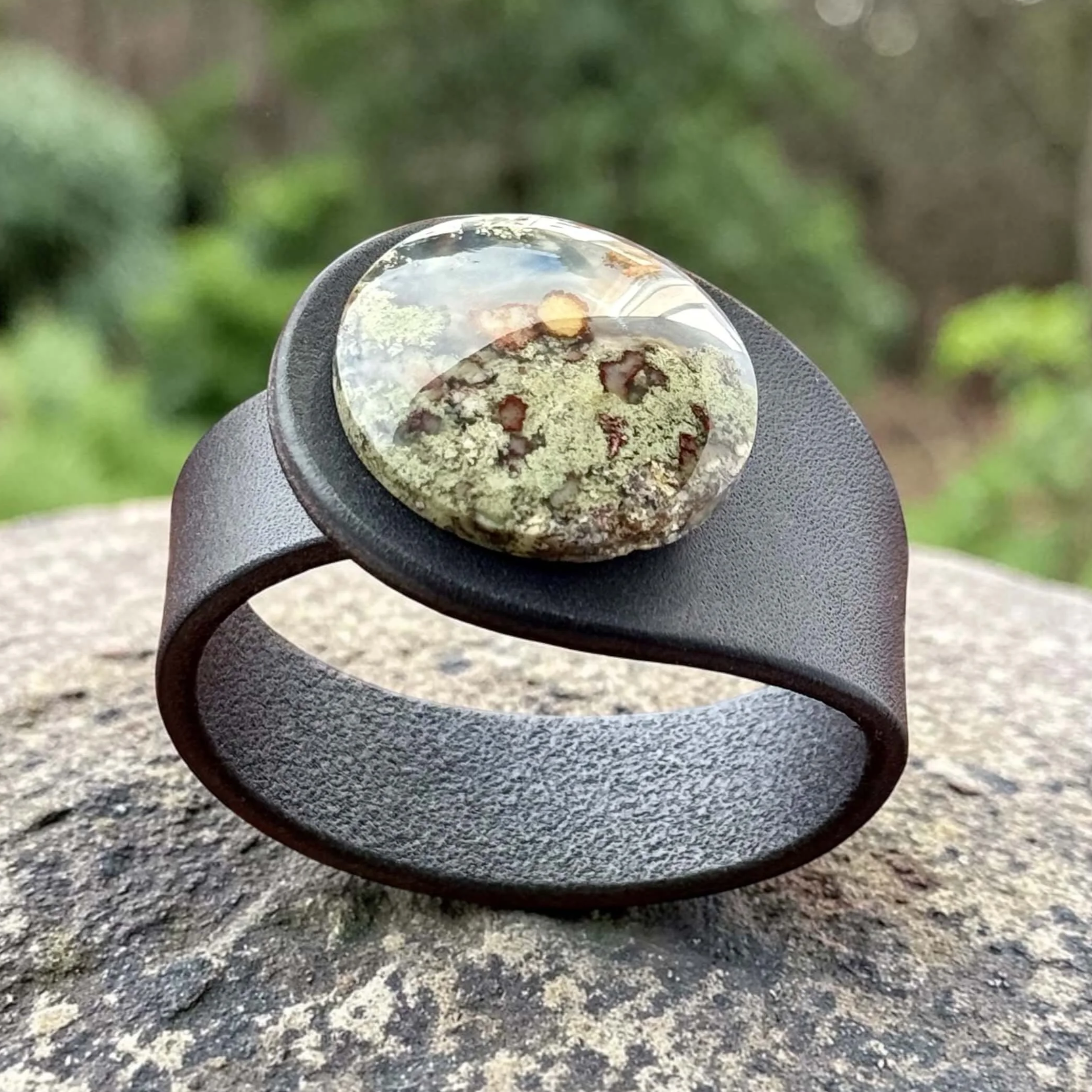 natural-scenic-moss-agate-black-leather-bracelet-front.png
