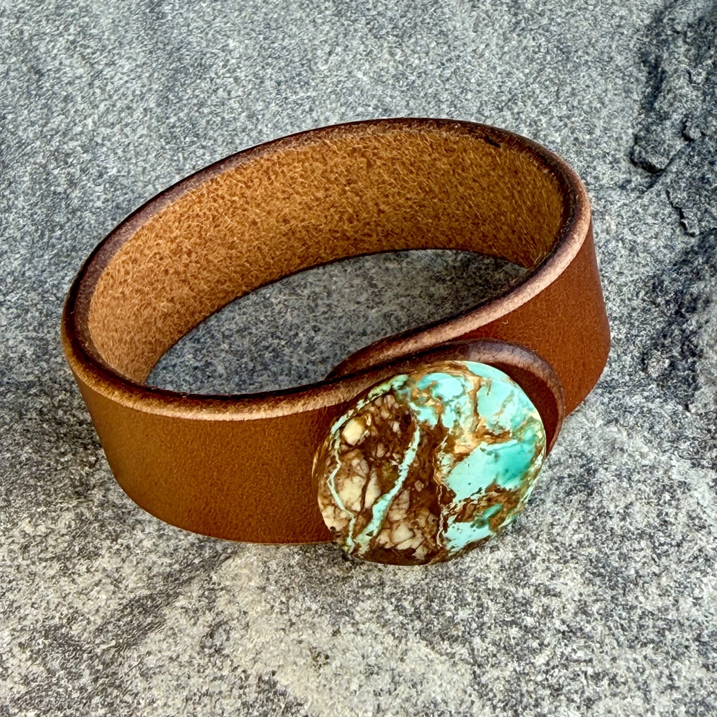 natural-royston-turquoise-brown-leather-bracelet-side-view.jpeg