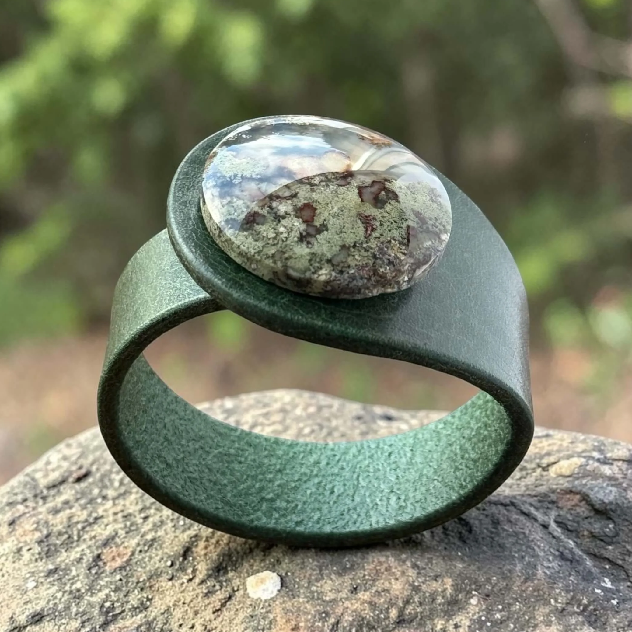 natural-scenic-moss-agate-green-leather-bracelet-front.png
