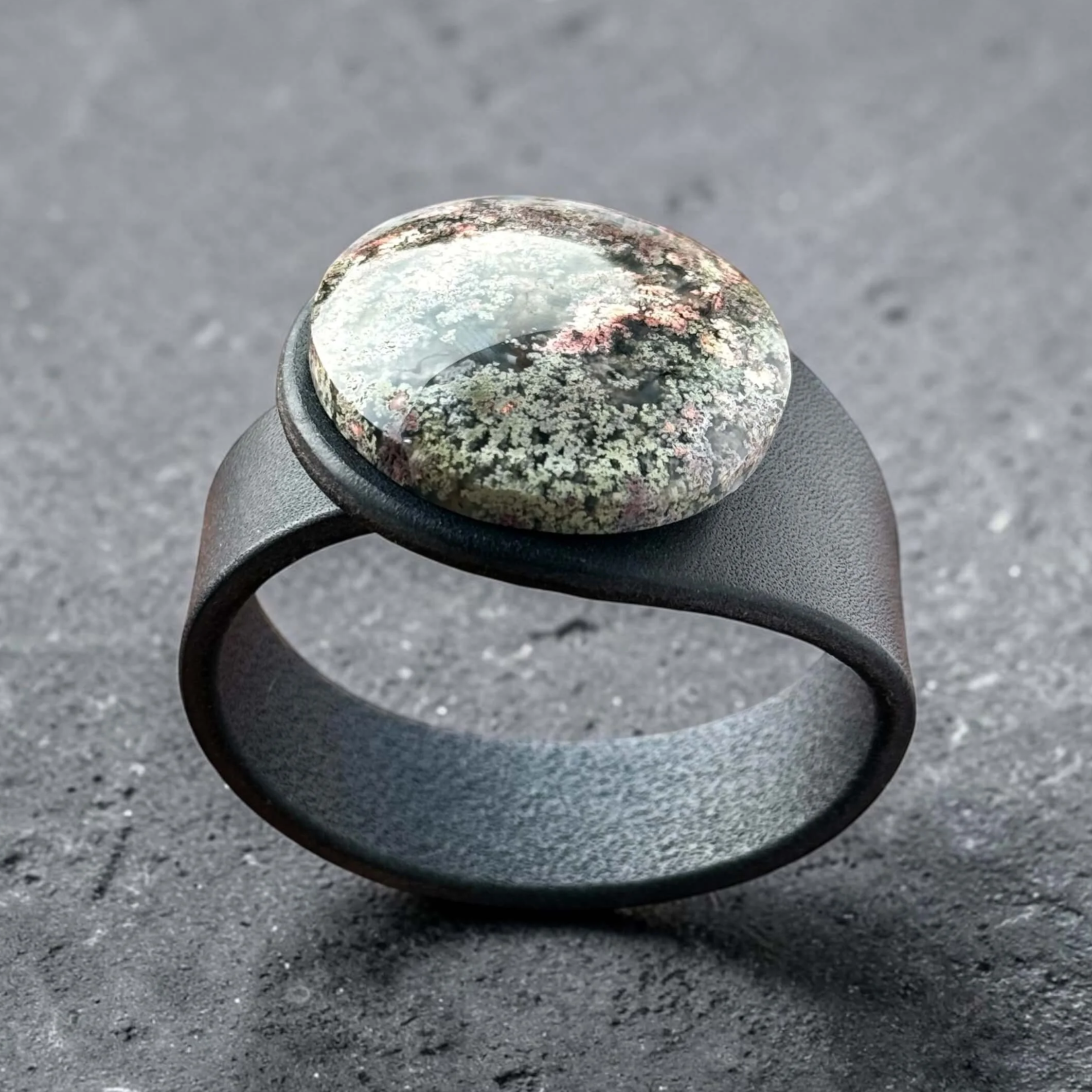 natural-scenic-moss-agate-black-leather-bracelet-front.png