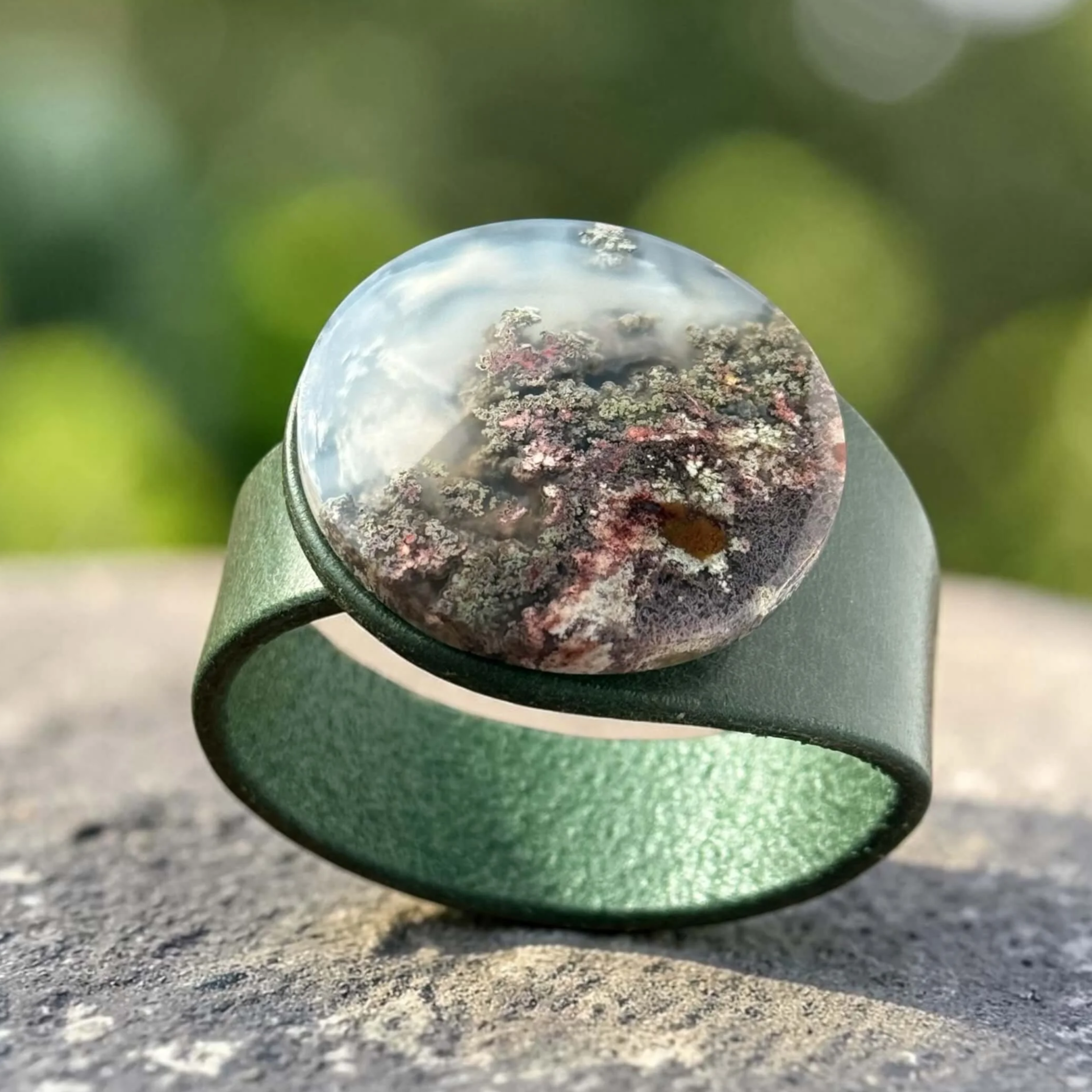 natural-scenic-moss-agate-green-leather-bracelet-front.png