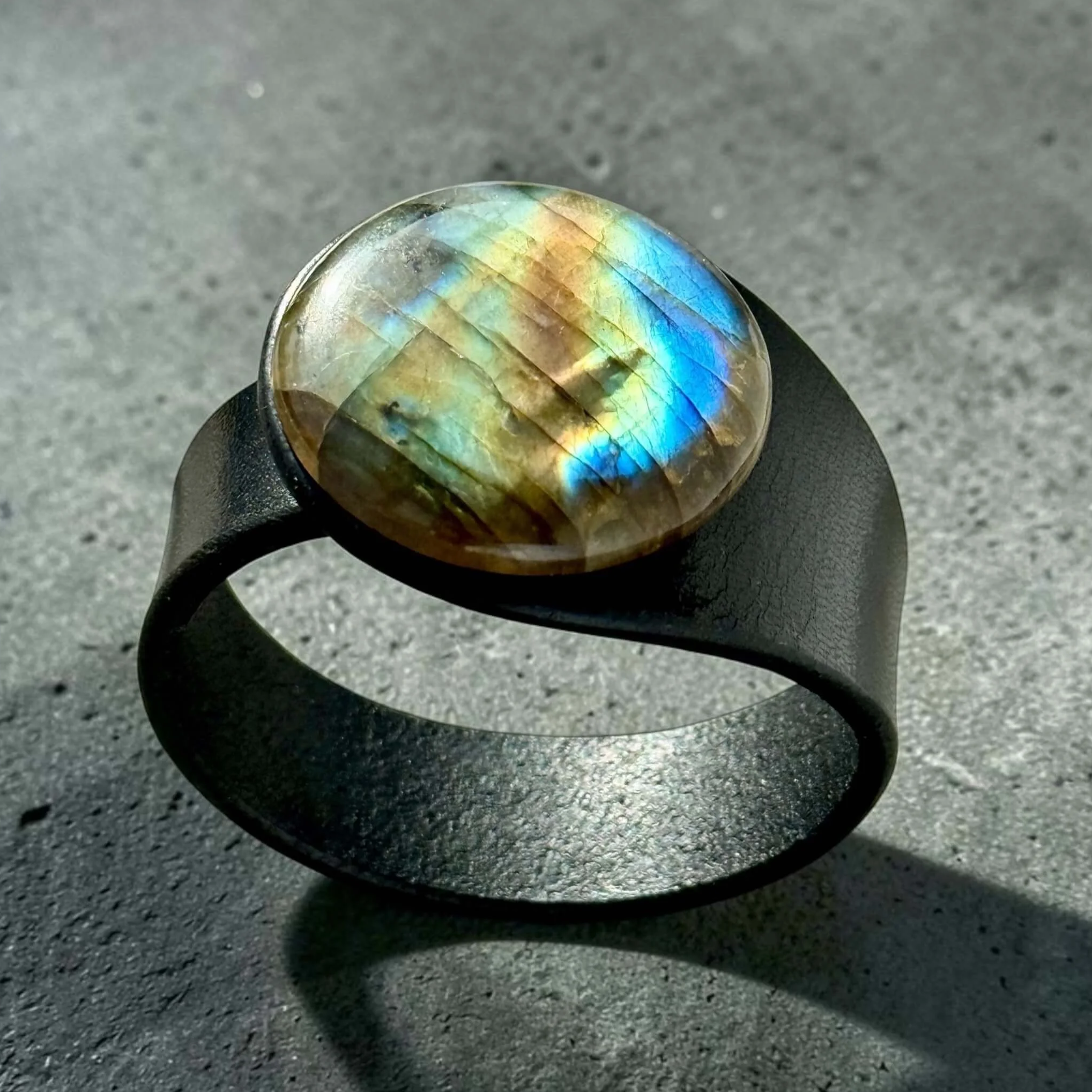 natural-labradorite-black-leather-bracelet-front-by-freak-like-me.png