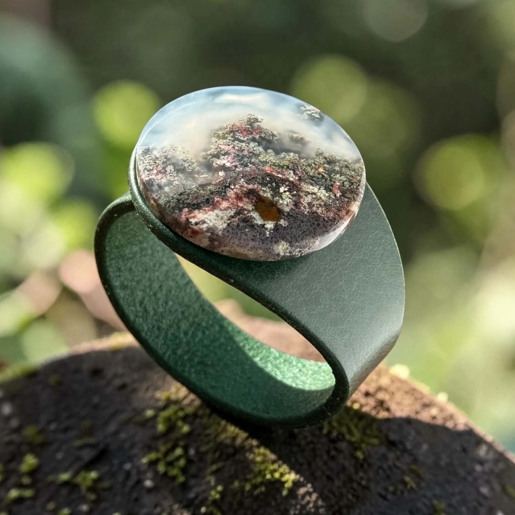 natural-scenic-moss-agate-green-leather-bracelet-side.png