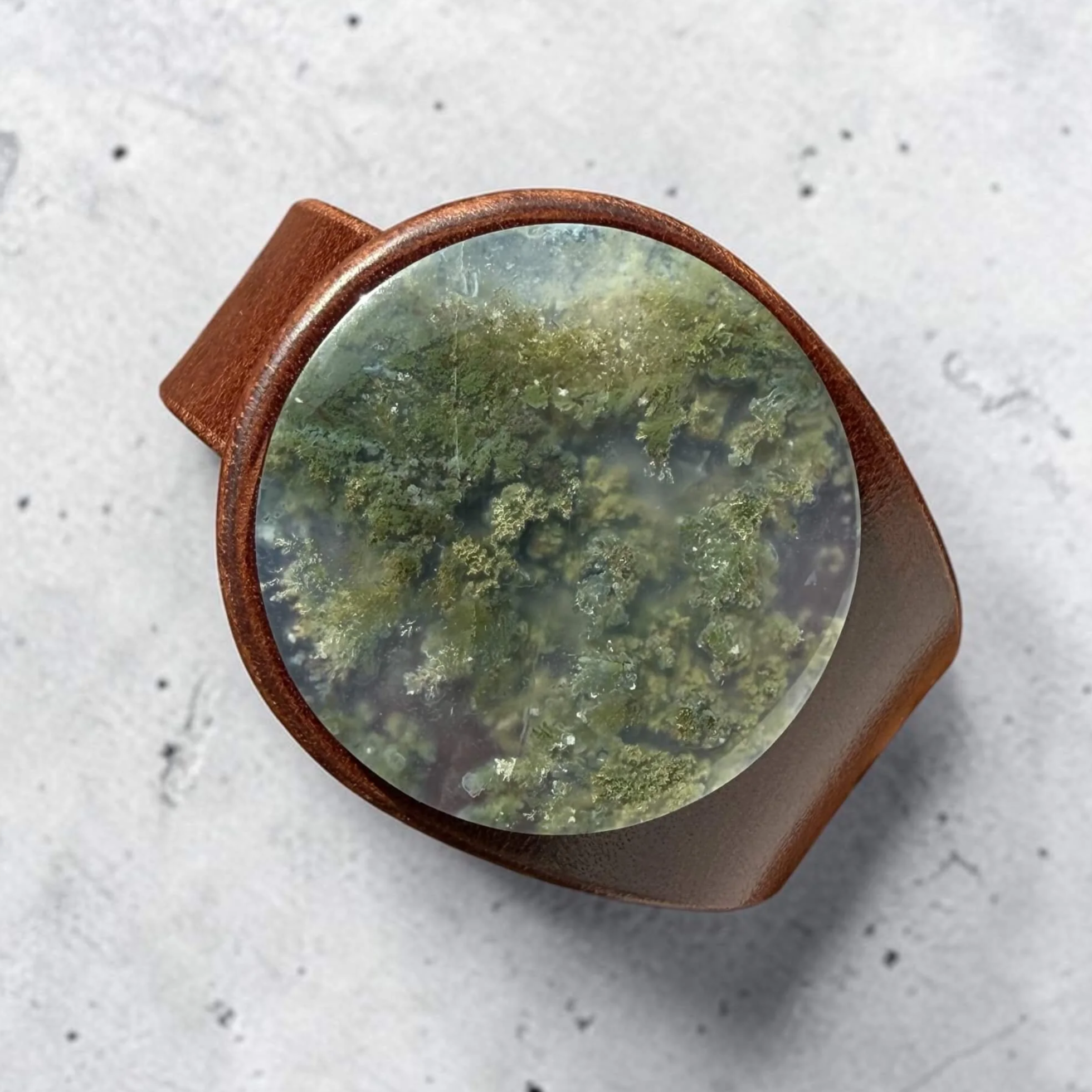 Scenic-moss-agate-brown-leather-bracelet-from-above.png