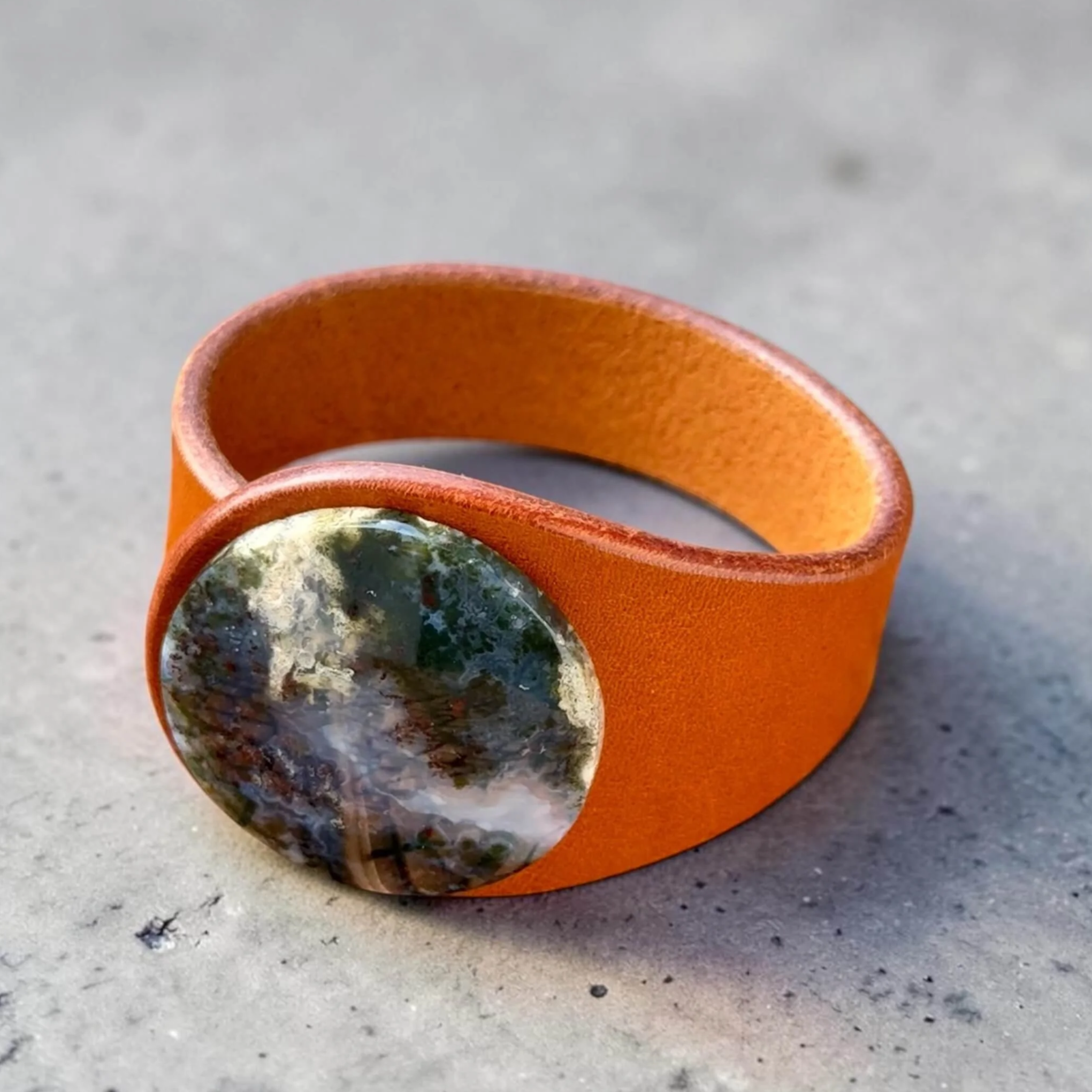 Scenic-moss-agate-mustard-leather-bracelet-side.png