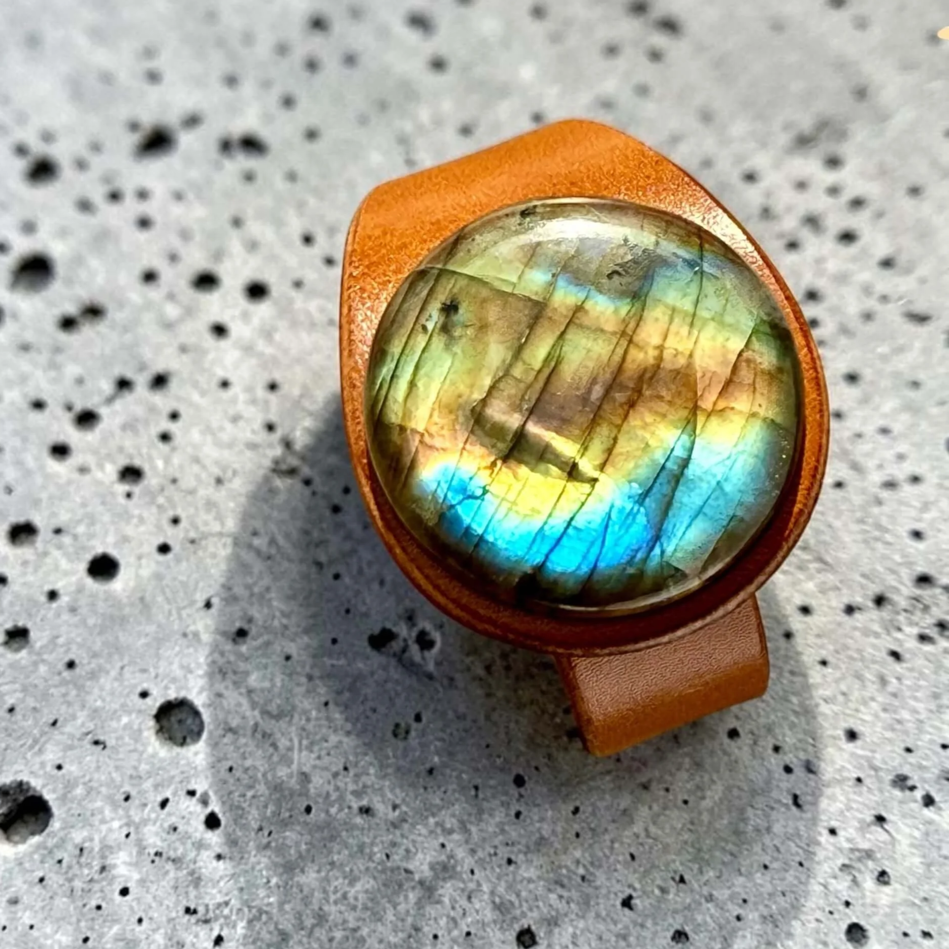natural-labradorite-mustard-leather-bracelet-from-above-by-freak-like-me.png