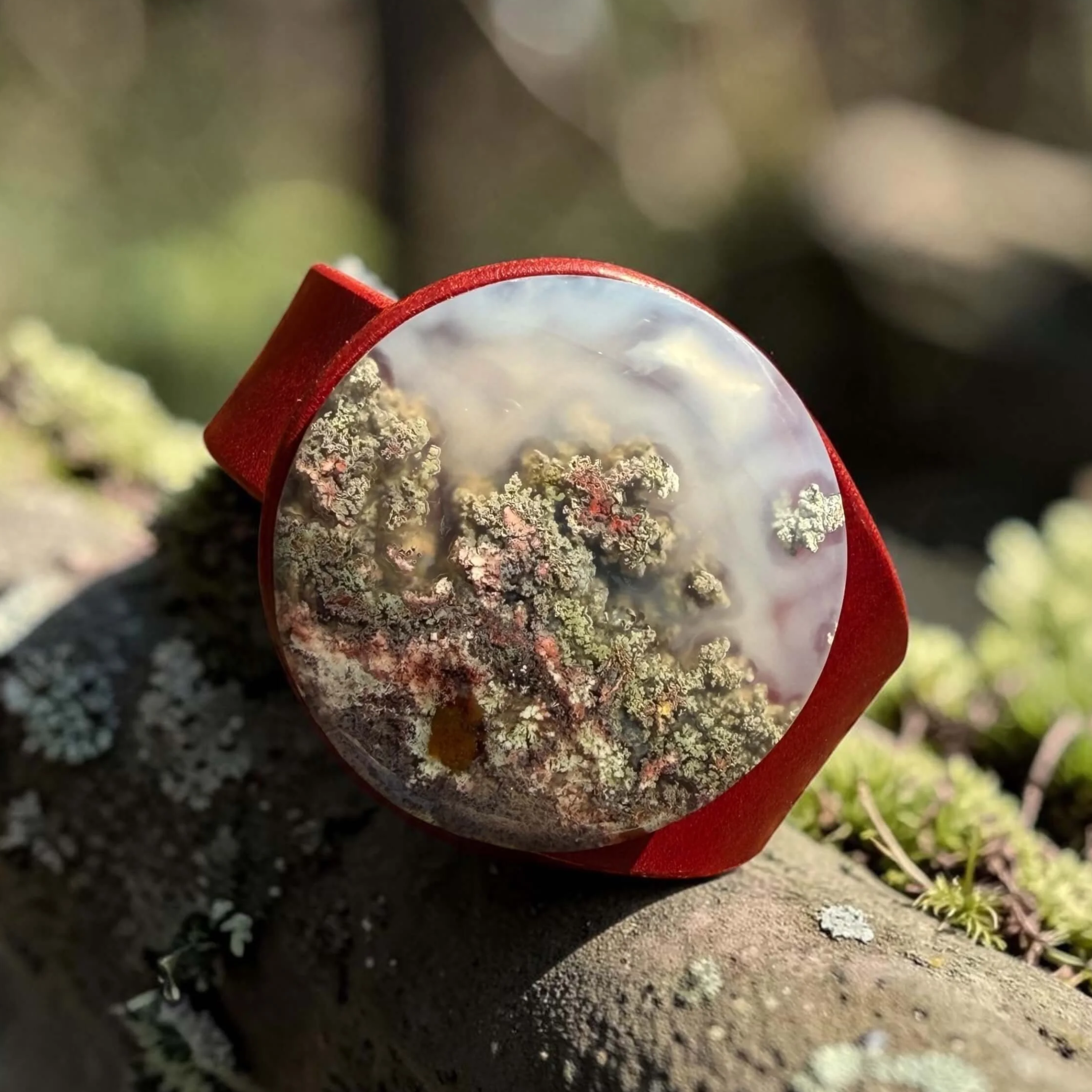natural-scenic-moss-agate-red-leather-bracelet-side.png