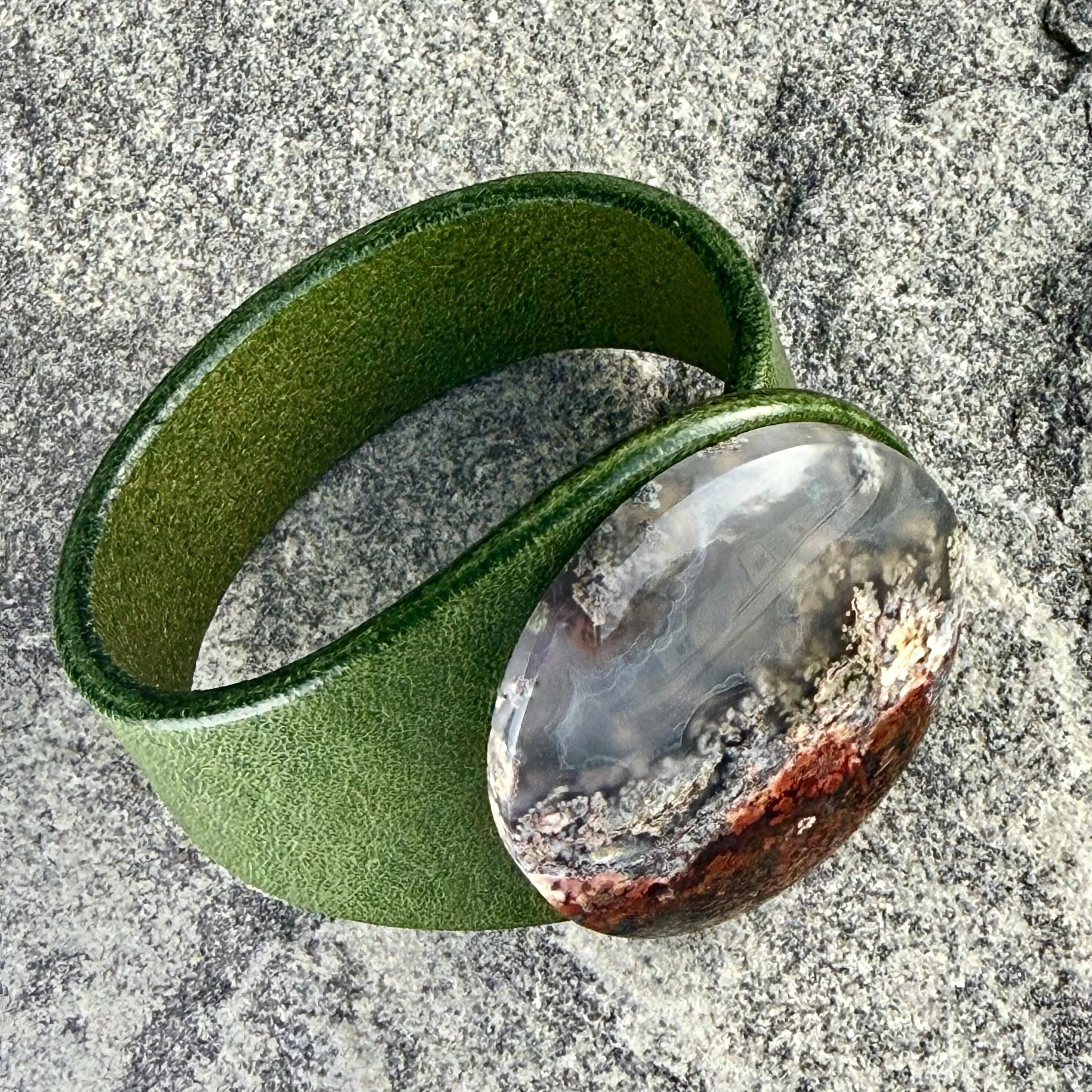 Scenic Moss Agate and natural leather bracelet-.jpg