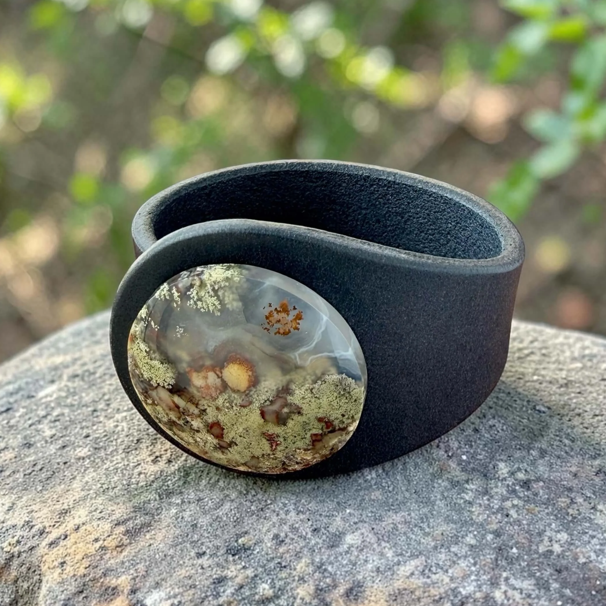 natural-scenic-moss-agate-blue-leather-bracelet-side.png